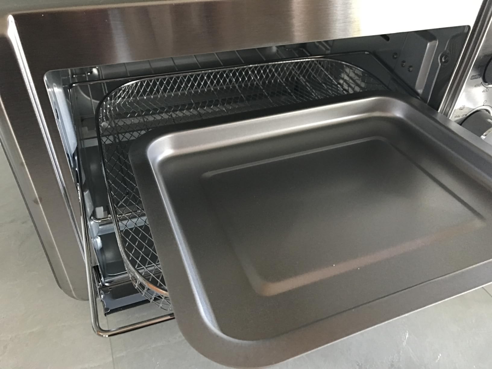BLACK+DECKER 6-Slice Air Fry Toaster Oven, 5-in-1 Countertop Oven | Large toaster oven with air fry, EvenToast technology and room for six slices or a 12-inch pizza. customer photo 2