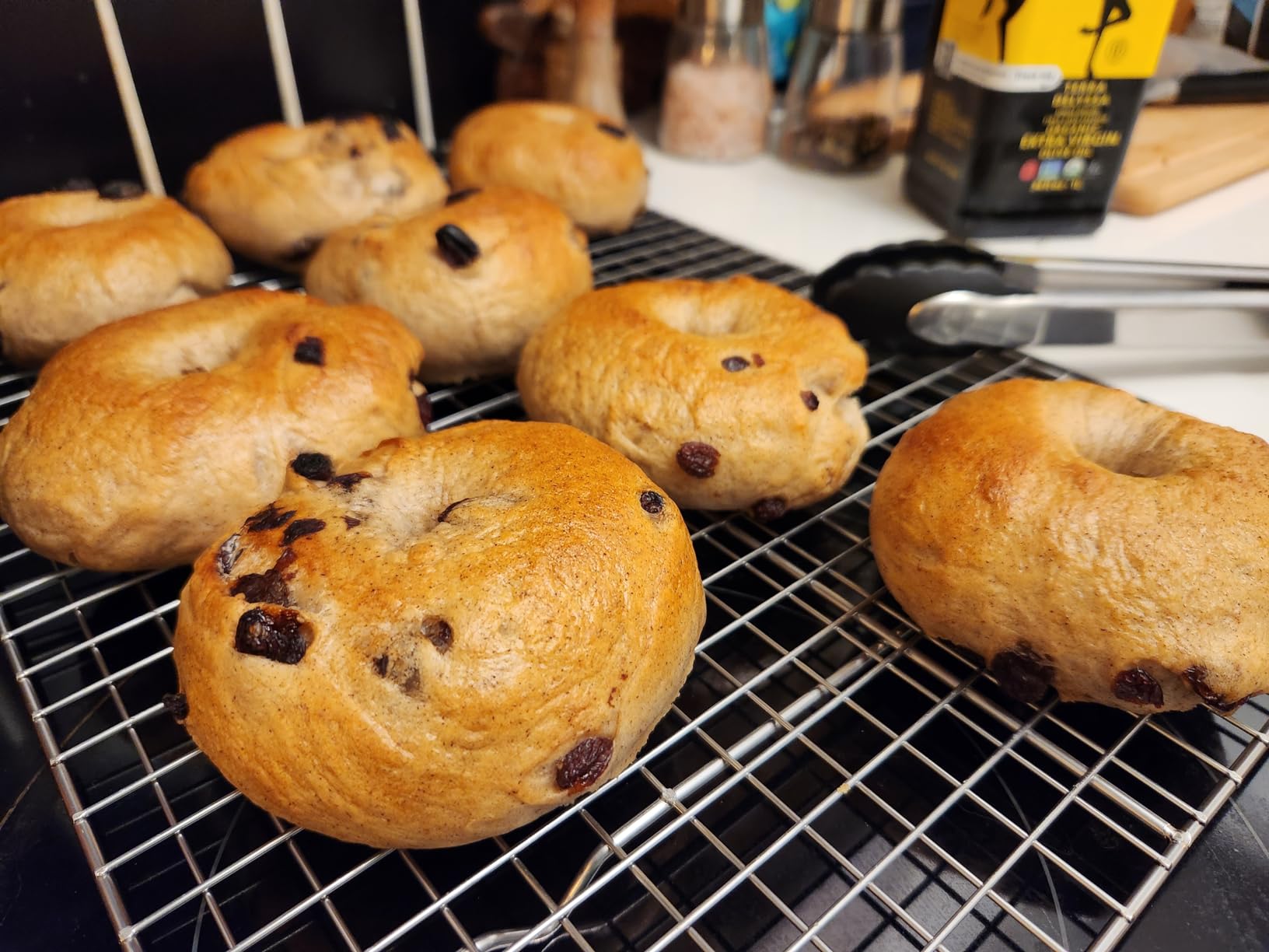 Artisan Sourdough Made Simple: A Beginner's Guide to Delicious Handcrafted Bread with Minimal Kneading customer photo 1