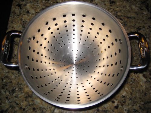 All-Clad Tools and Accessories Stainless Steel Colander 3 Quart Strainer, Pasta Strainer with Handle, Pots and Pans Silver customer photo 1