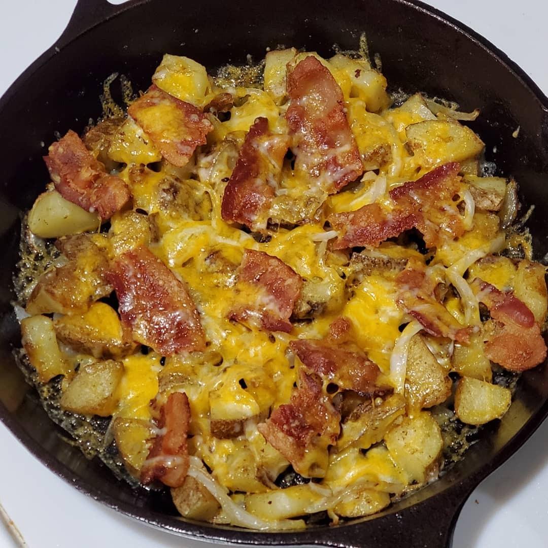 Lodge Pre-Seasoned Cast Iron Skillet, PFAS-Free, 10.25 Inches customer photo 2