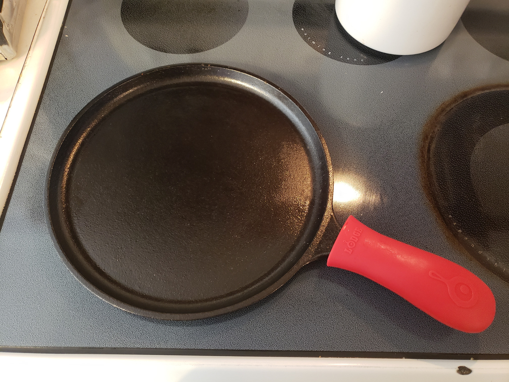 Lodge Round Seasoned Cast Iron Griddle, PFAS-Free, 10.5 Inches customer photo 2