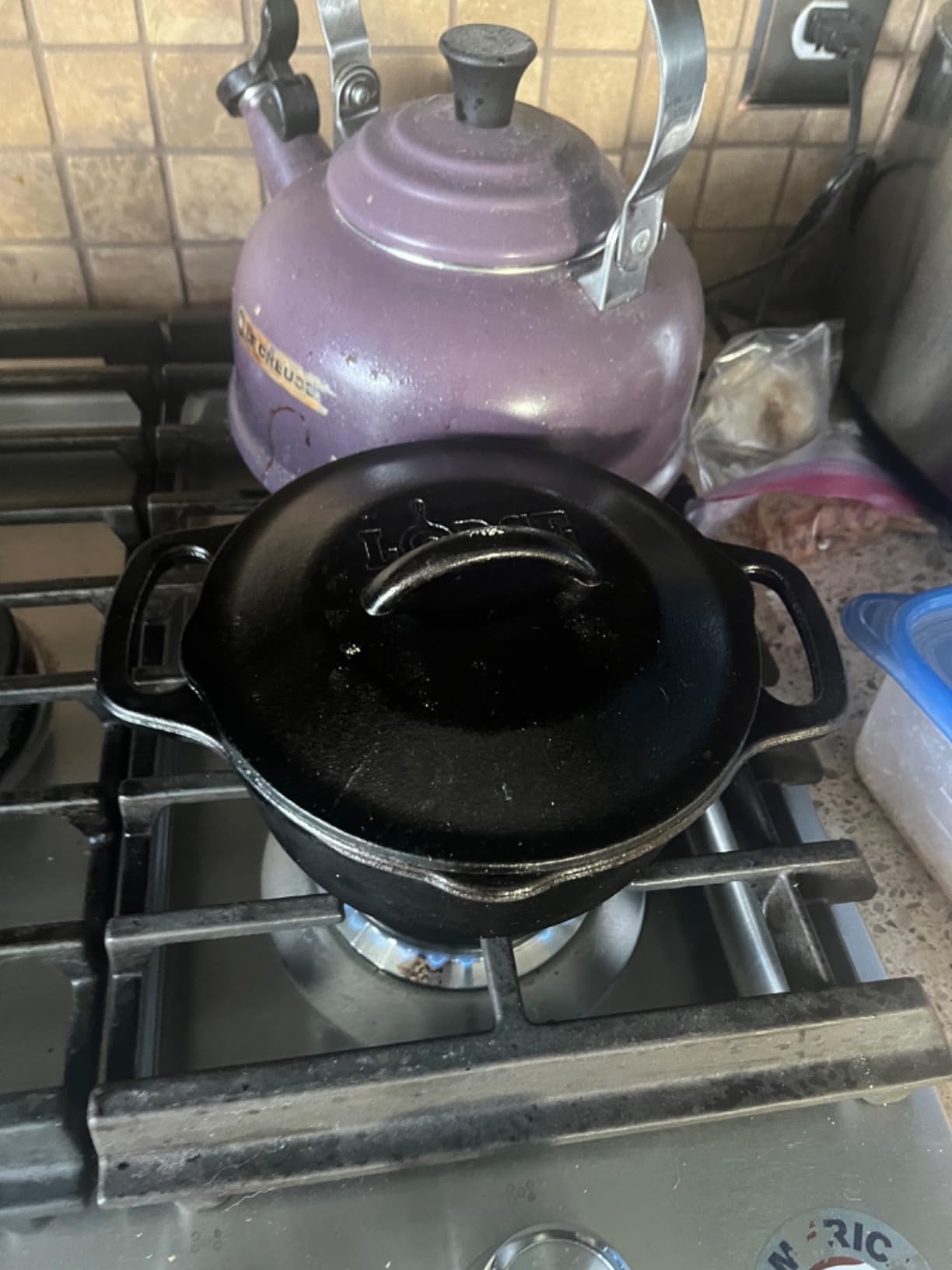 Lodge Cast Iron Dutch Oven with Loop Handle, Oven-Safe, 2 Quart customer photo 1