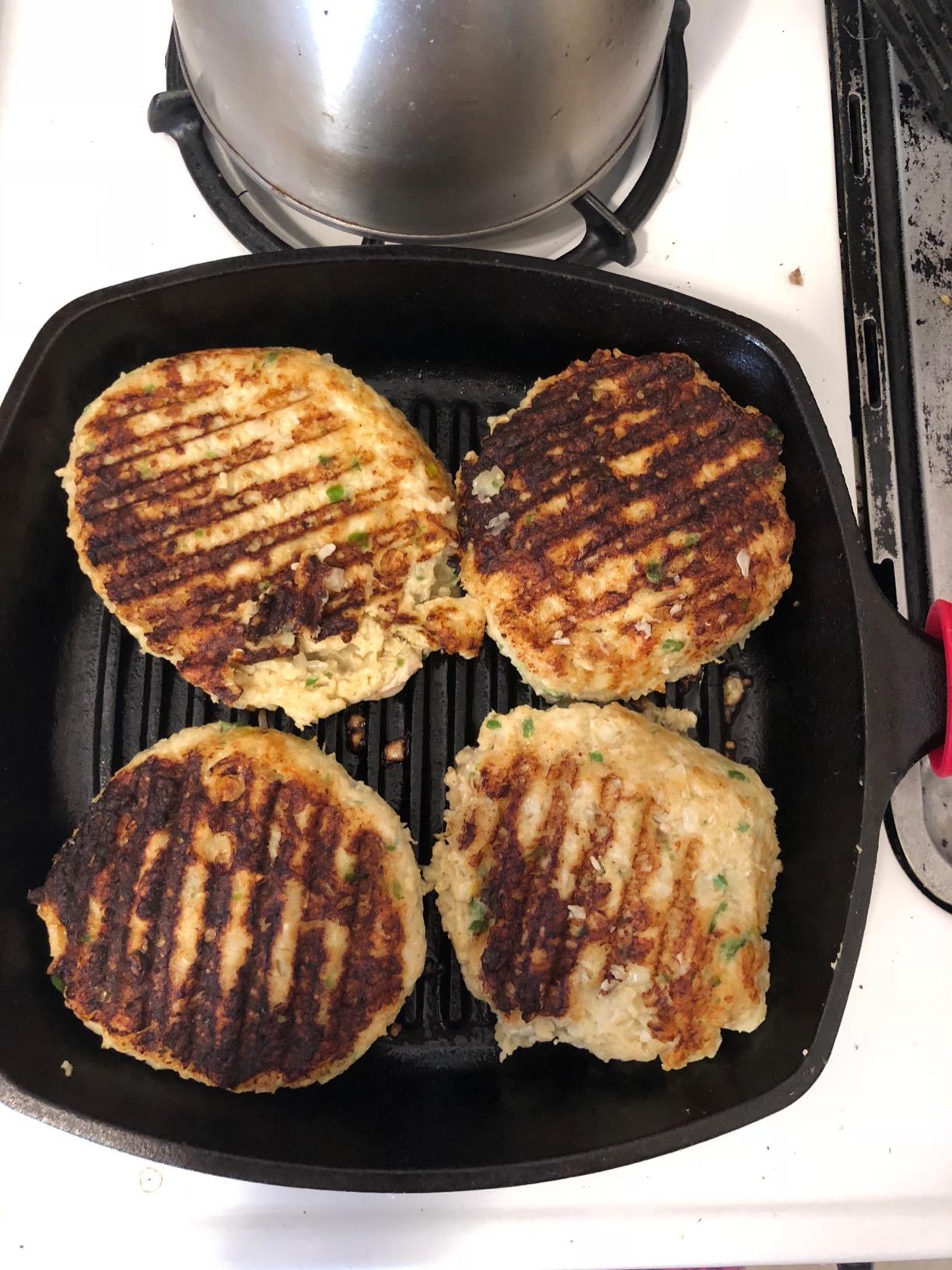 Lodge Square Cast Iron Grill Pan 10.5 Inches - Pre-Seasoned Square Skillet - Ridged Burger Grill Pan - Even Heat Distribution - PFAS-Free Non-Toxic Cookware customer photo 2