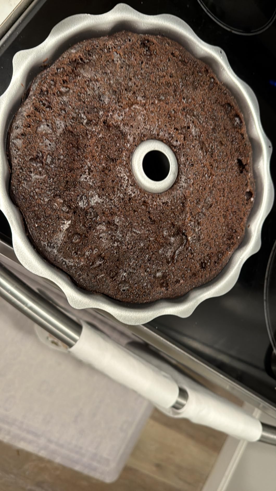 Cuisinart Chef's Classic Nonstick Bakeware 9-1/2-Inch Fluted Cake Pan, Silver customer photo 1