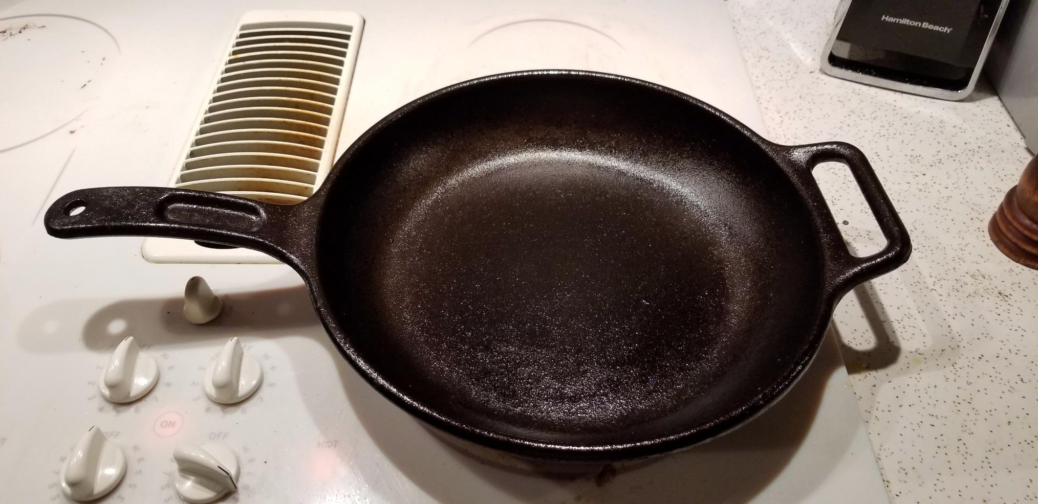 Lodge Pre-Seasoned Cast Iron Skillet, Made in USA, 12 Inches | Design-Forward BOLD Cast Iron Cookware for Stovetop, Oven, Grill & Campfire Cooking, Made in the USA by Lodge customer photo 1