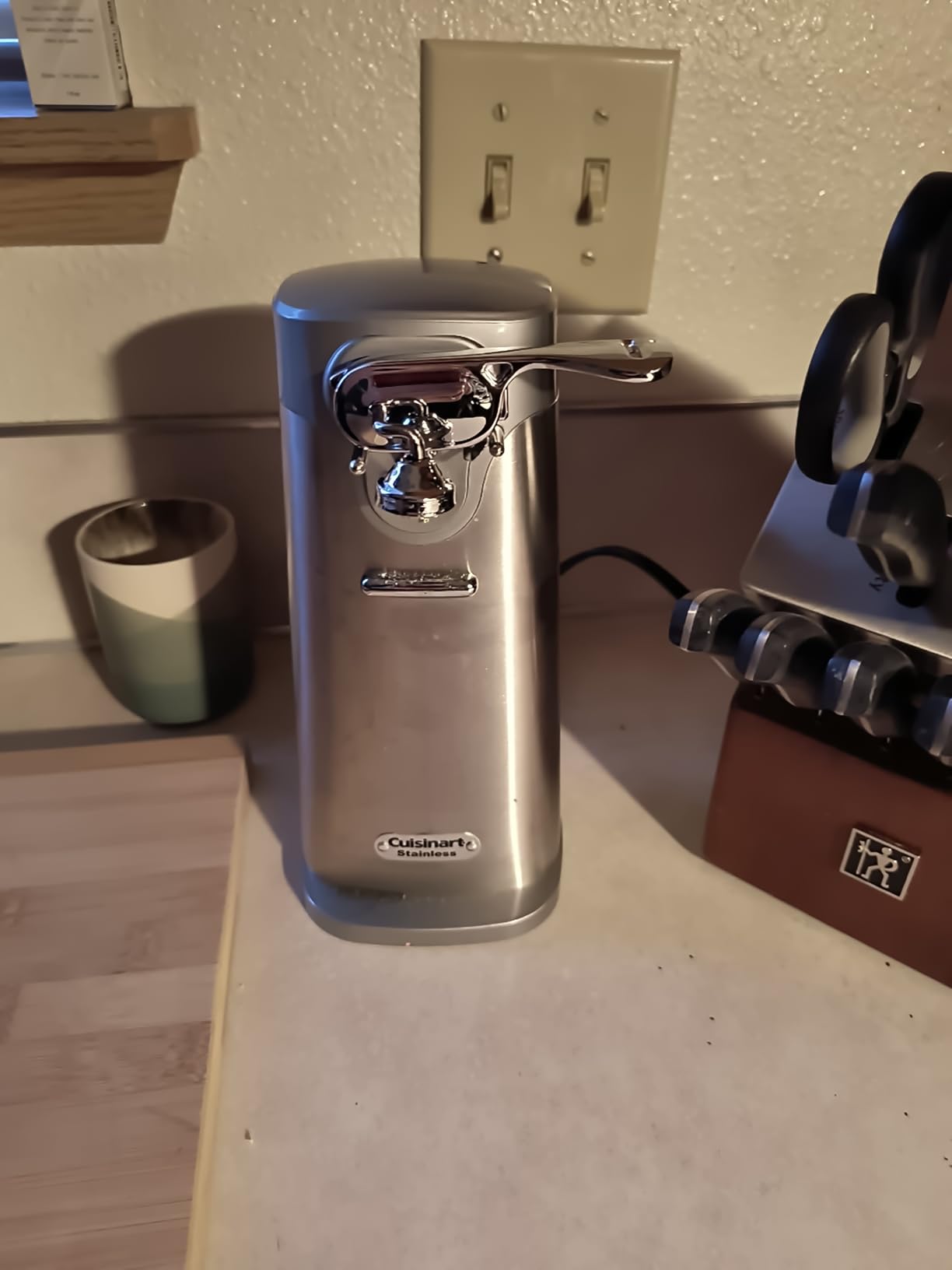 Cuisinart SCO-60 Deluxe Electric Can Opener, Quality-Engineered Motor System Allows you to Open Any Size Can, Stainless Steel customer photo 1
