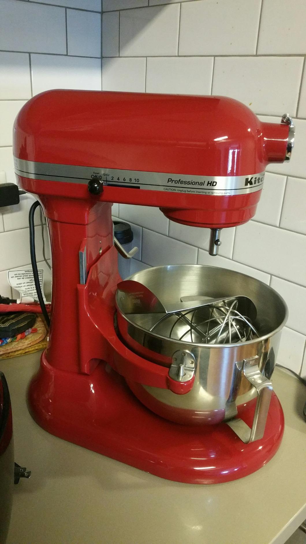 KitchenAid Professional 5 Plus Stand Mixer RKV25G0XER, 5-Quart, Empire Red, (Renewed) customer photo 1