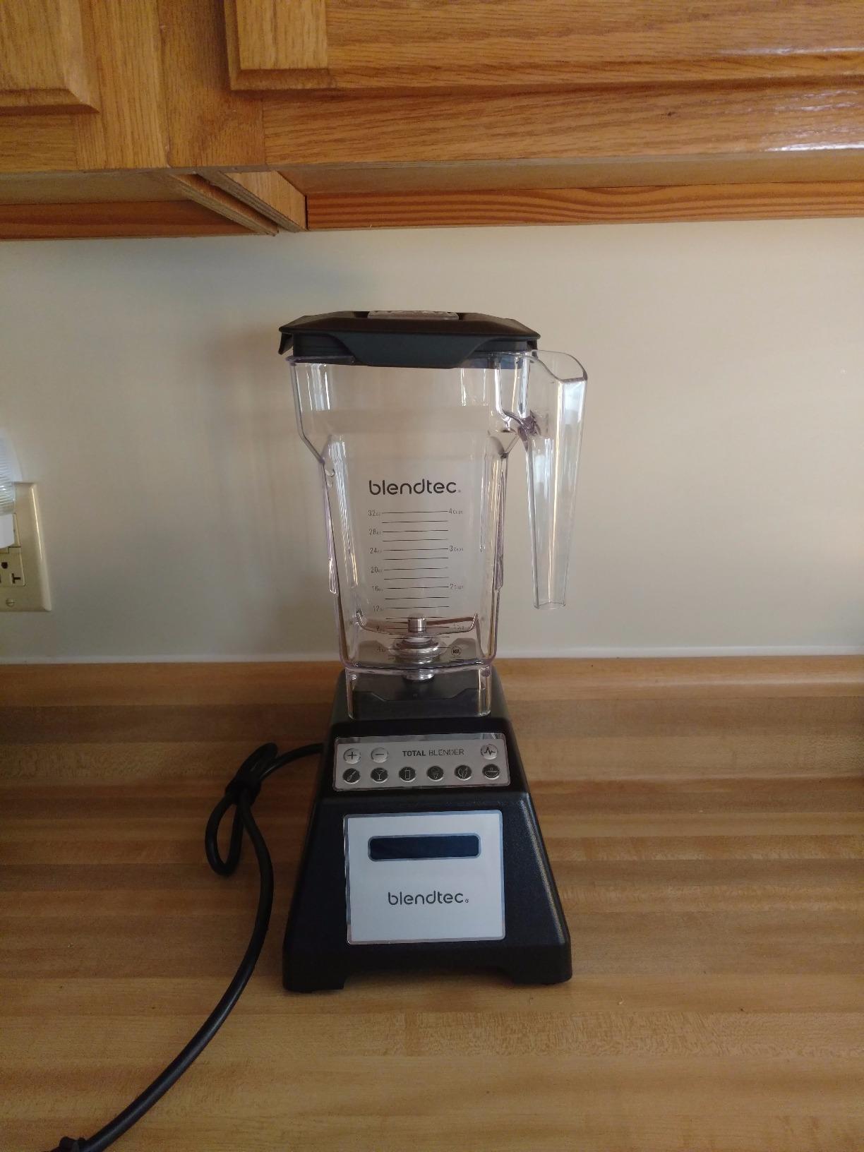 Blendtec Total Blender Classic (Black) & 75oz* FourSide Jar customer photo 2