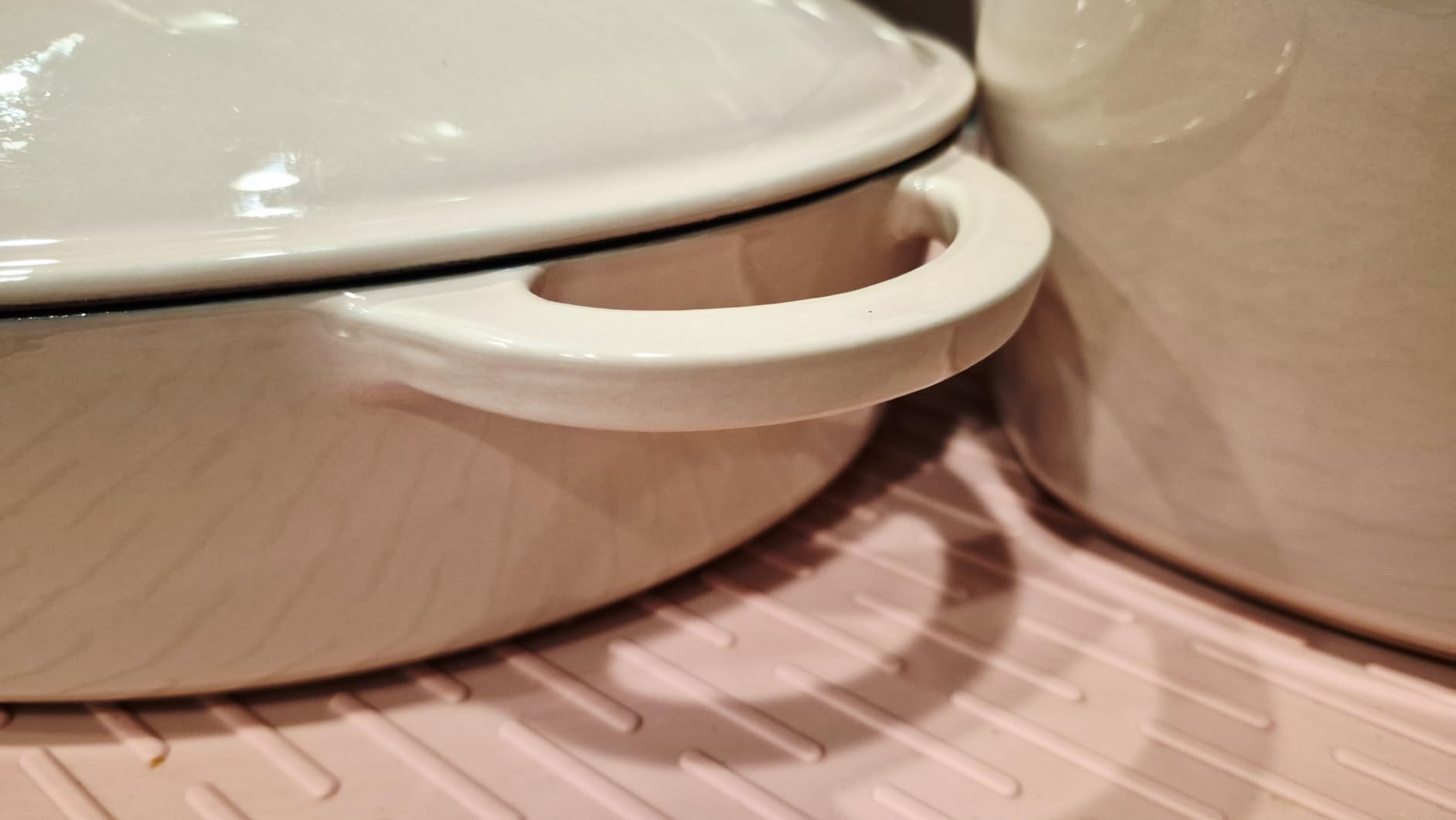Paris Hilton Enameled Cast Iron Dutch Oven Pot with Lid, Heart-Shaped, 2-Quart, Cream customer photo 1