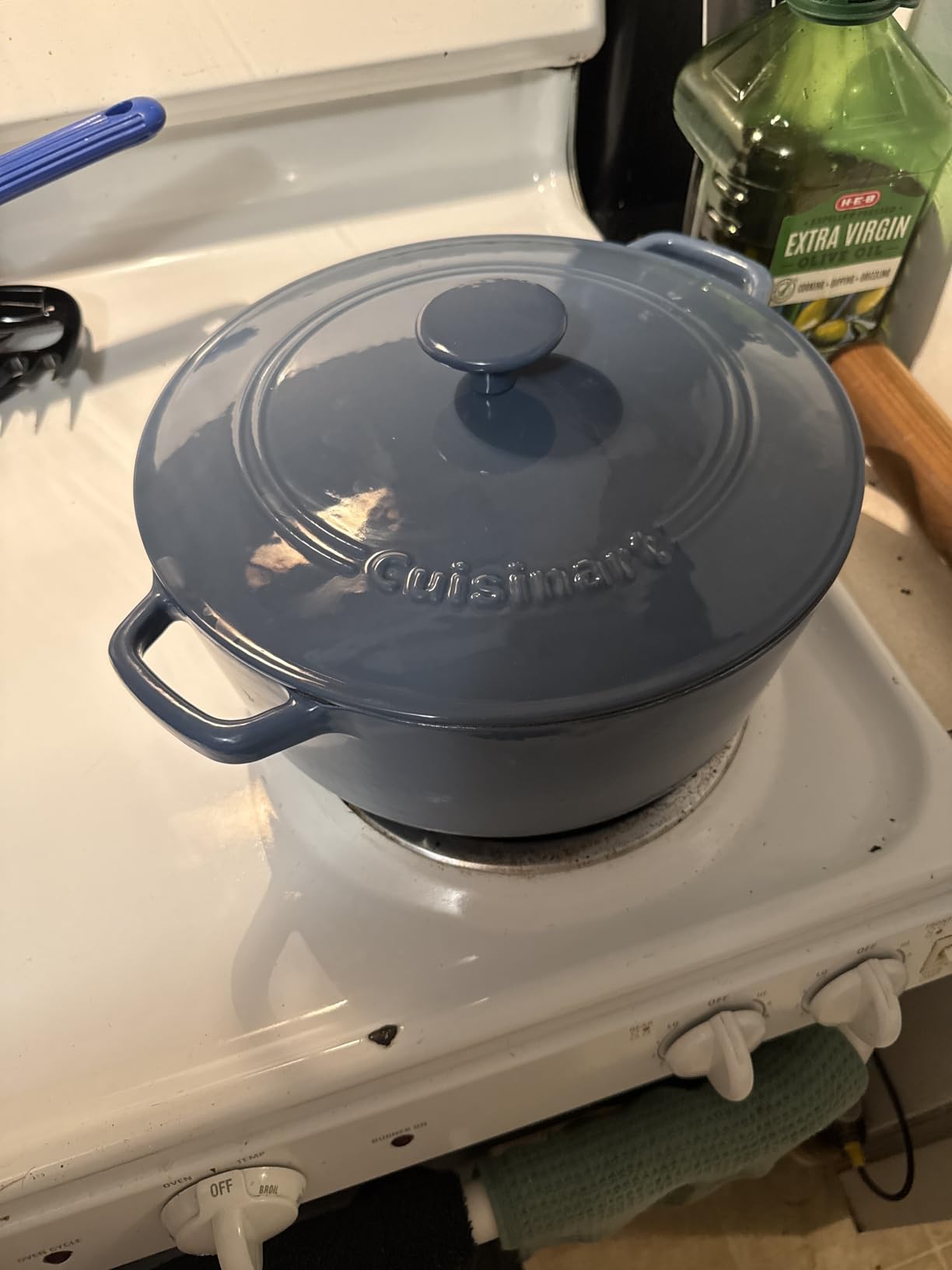 Cuisinart Chef's Classic Enameled Cast Iron Dutch Oven with Lid, Porcelain Enameled Interior, Oven Safe, Induction Compatible, 3-Quart, Round, Cardinal Red customer photo 1