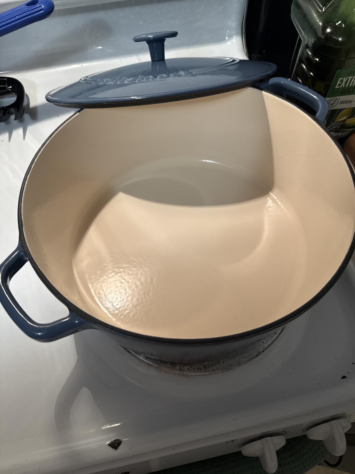 Cuisinart Chef's Classic Enameled Cast Iron Dutch Oven with Lid, Porcelain Enameled Interior, Oven Safe, Induction Compatible, 7-Quart, Round, Provencial Blue customer photo 2