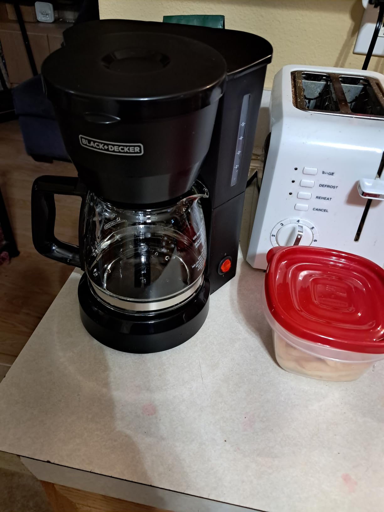 BLACK+DECKER 5-Cup Coffeemaker, DCM600B Black customer photo 1