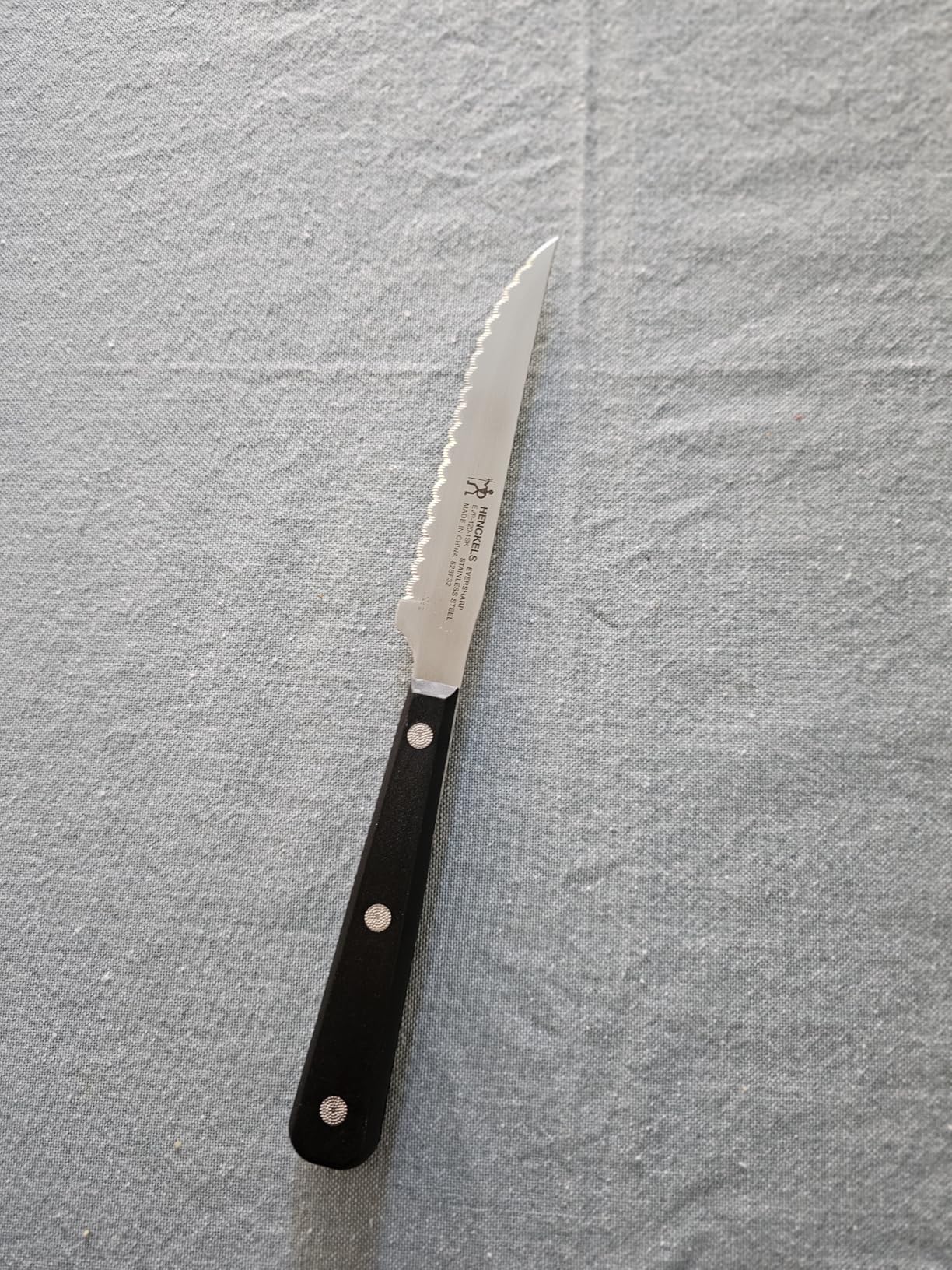 HENCKELS Razor-Sharp Steak Knives Set of 8, German Engineered, Dishwasher Safe customer photo 2