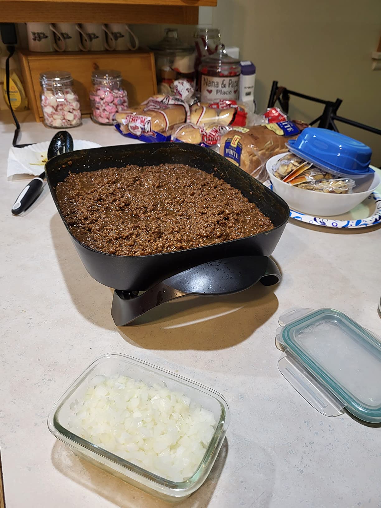 BLACK+DECKER 12x15-Inch Electric Skillet with Glass Lid customer photo 2