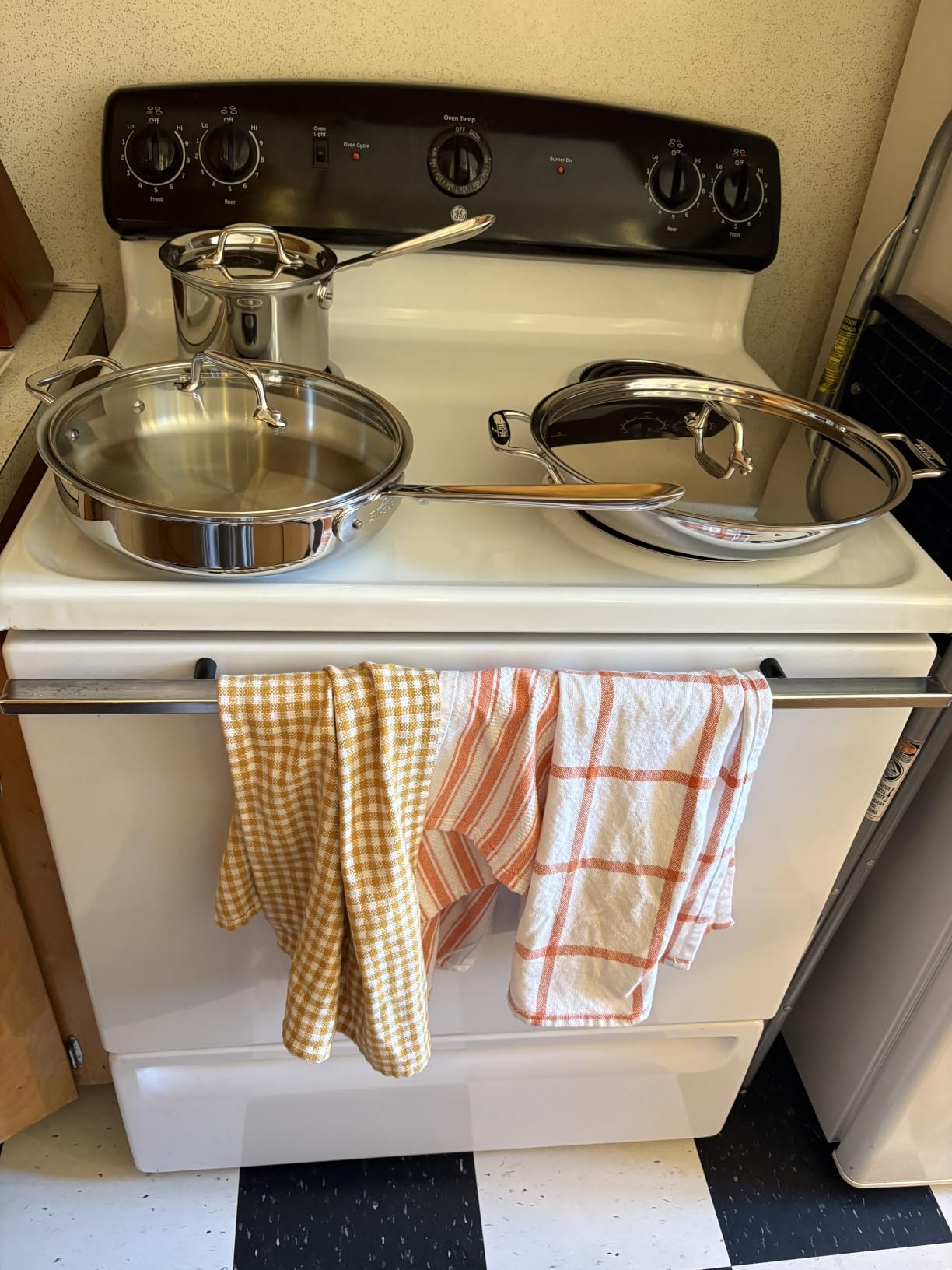 All-Clad D3® Stainless Steel 10 Piece Cookware Set- Made in USA- Includes Frying Pans, Saucepan, Sautépan, Stockpot - Professional Grade -Oven Safe & Induction Compatible customer photo 2