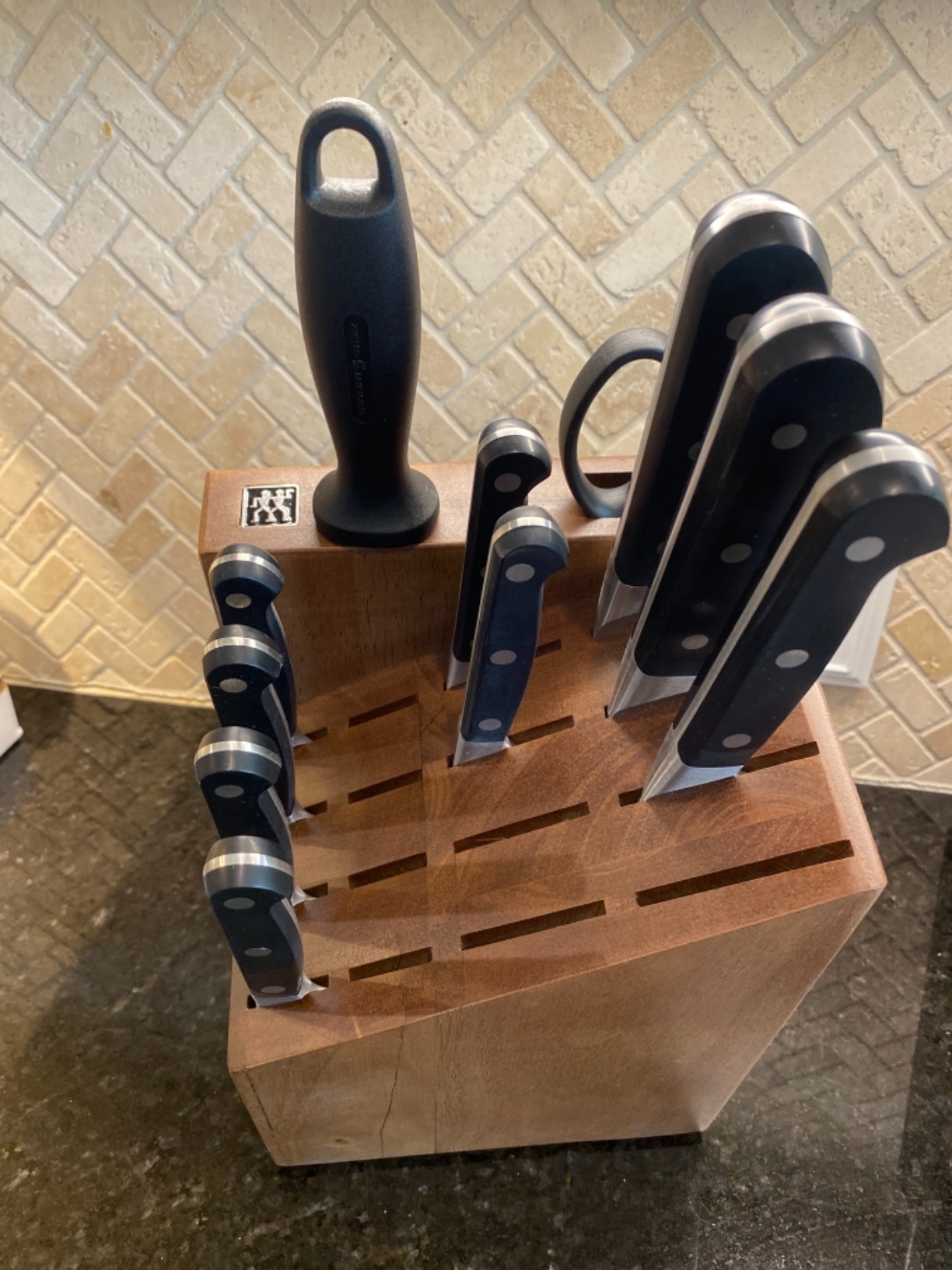ZWILLING Pro 9-Piece Razor-Sharp German Knife Block Set, Made in Company-Owned German Factory with Special Formula Steel perfected for almost 300 Years, Dishwasher Safe customer photo 1