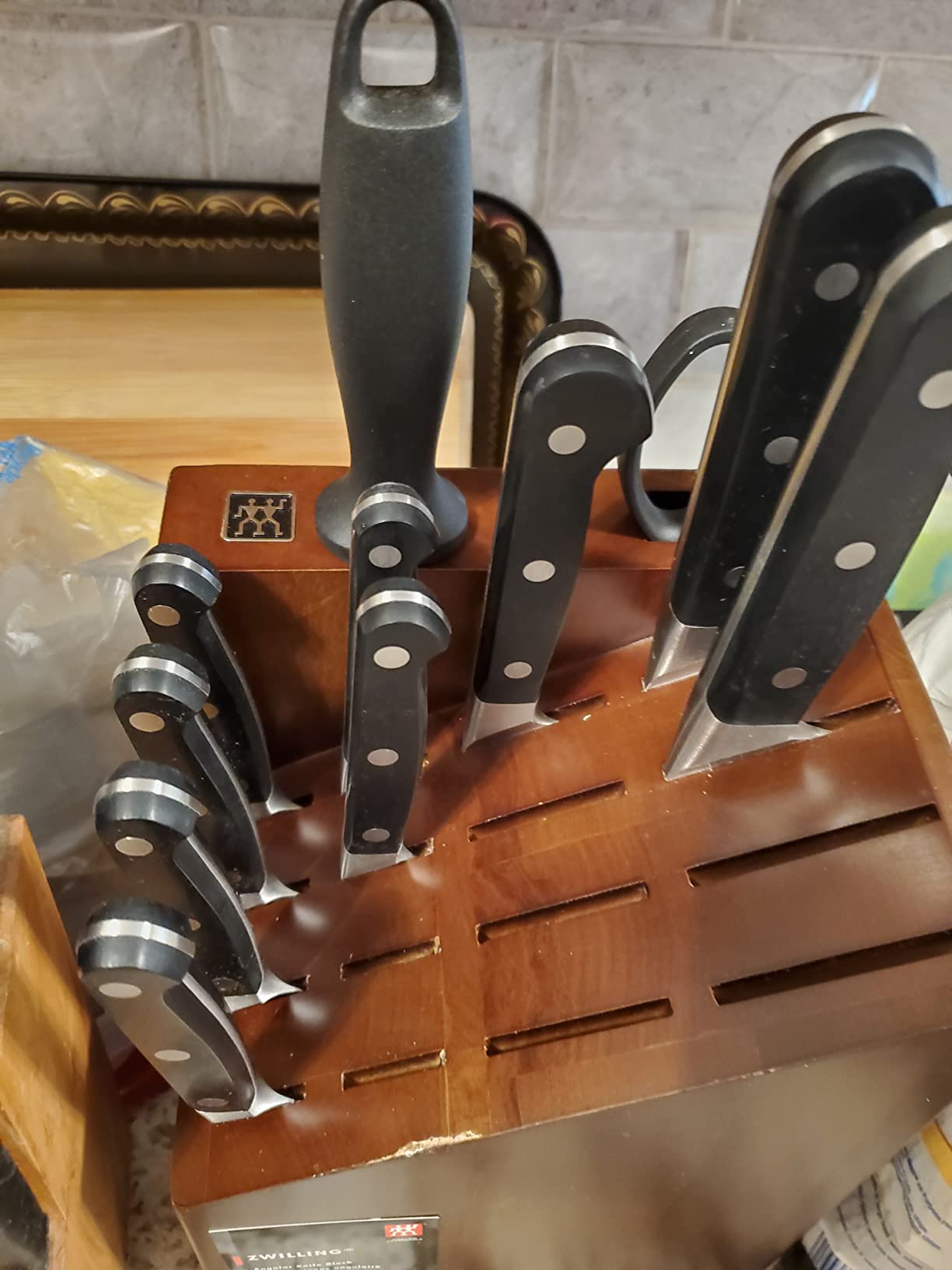 ZWILLING Pro 9-Piece Razor-Sharp German Knife Block Set, Made in Company-Owned German Factory with Special Formula Steel perfected for almost 300 Years, Dishwasher Safe customer photo 2