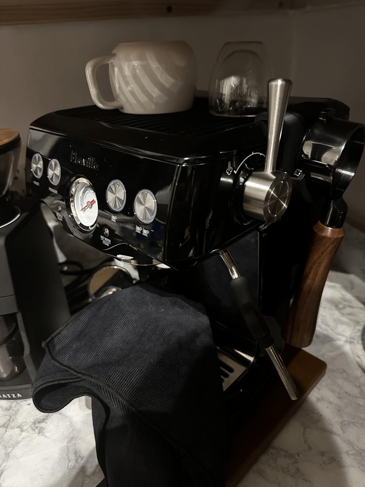 BES840XL Infuser Espresso Machine, Brushed Stainless Steel | Craft cafe-quality espresso shots, lattes and cappuccinos at home with this precise coffee maker with steam wand customer photo 1