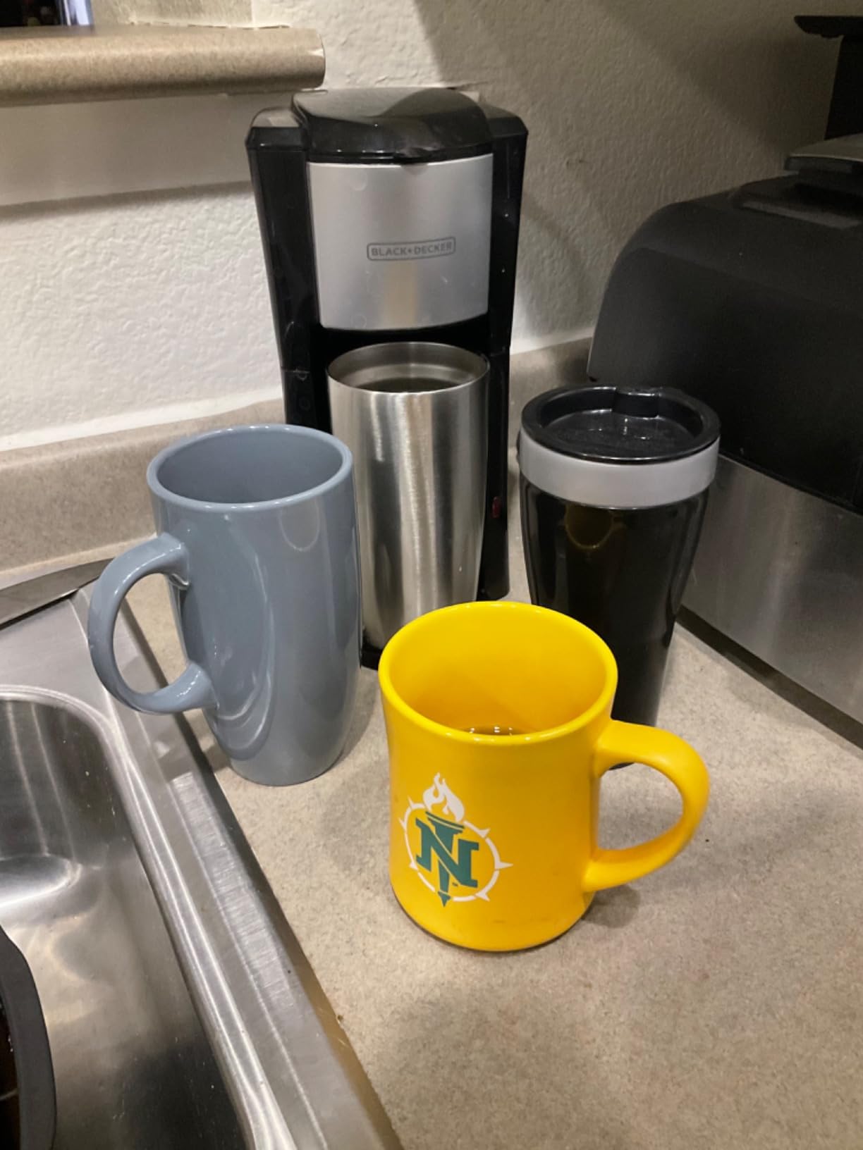 Single Serve Coffeemaker, Black | 4-cup percolator with stainless basket, automatic keep warm and no-drip spout for fresh coffee. customer photo 1
