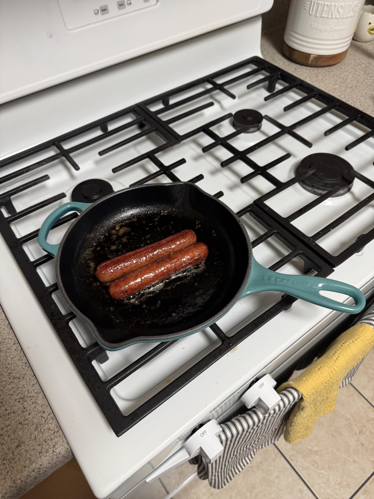 Le Creuset Enameled Cast Iron Signature Round Skillet, 11.75