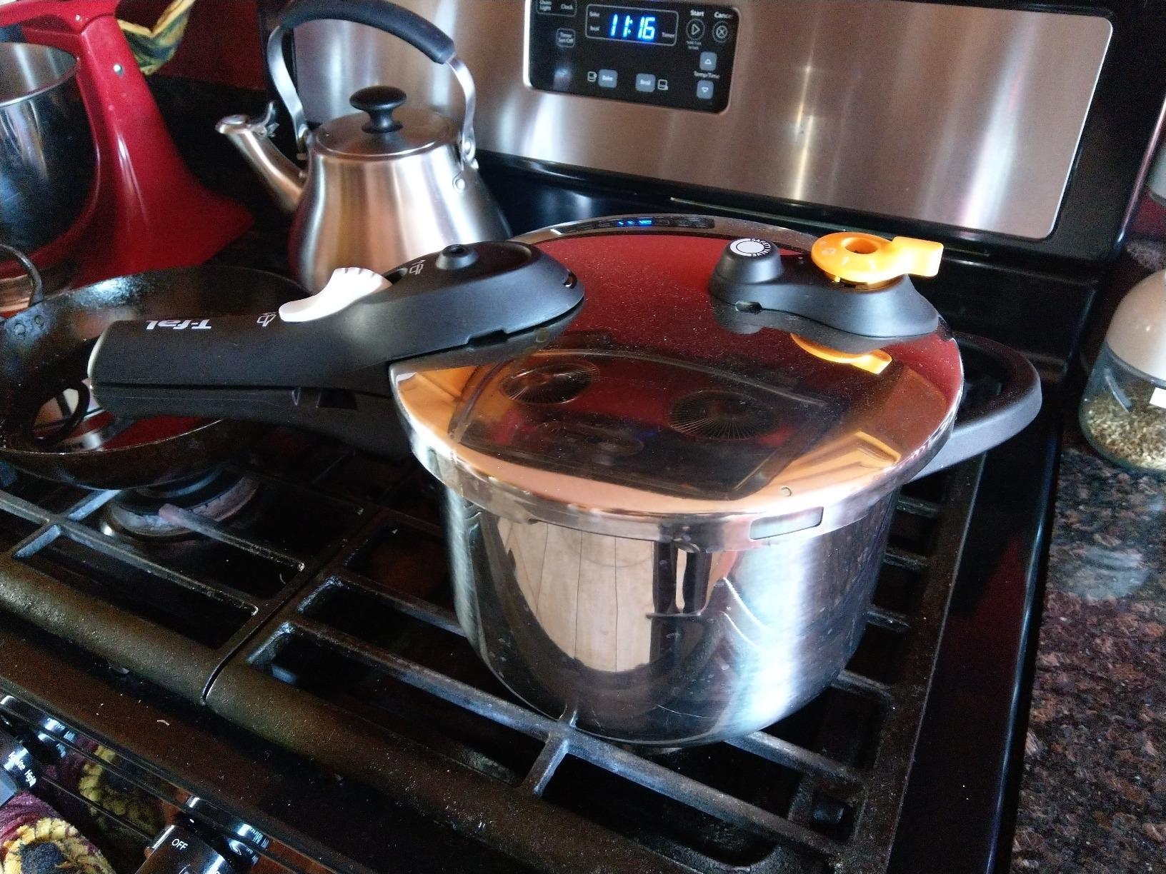 T-Fal Secure Stainless Steel Pressure Cooker, 6.3 Quart, Steam Basket, Induction, Secure Locking System, Easy and Safe Opening, Compatible with All Cooktops, Dishwasher Safe customer photo 1