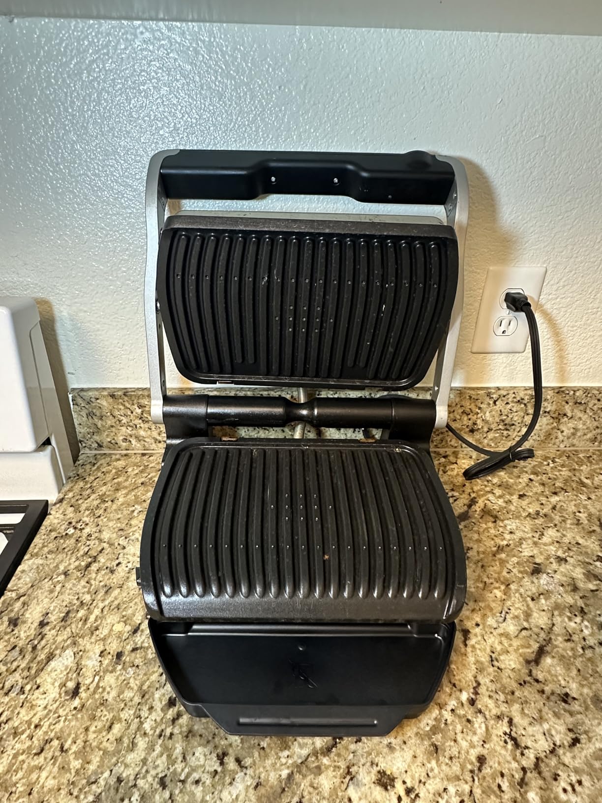 T-Fal OptiGrill Indoor Panini Press Grill with 6 Cooking Programs | Smart sensor adjusts cook time, Removable nonstick plates, Up to 44% fat reduction, Sandwich maker and griddle, Recipe book customer photo 2