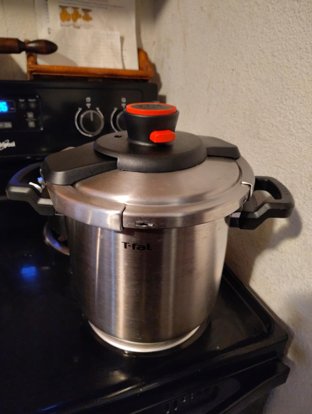 T-fal Clipso Stainless Steel Pressure Cooker, 6.3 Quart, Recipe Book, Steam Basket, Easy-Open Lid, Secure Locking System, Adjustable Pressure Valve, Induction Cookware, Pots and Pans, Kitchen, Silver customer photo 2