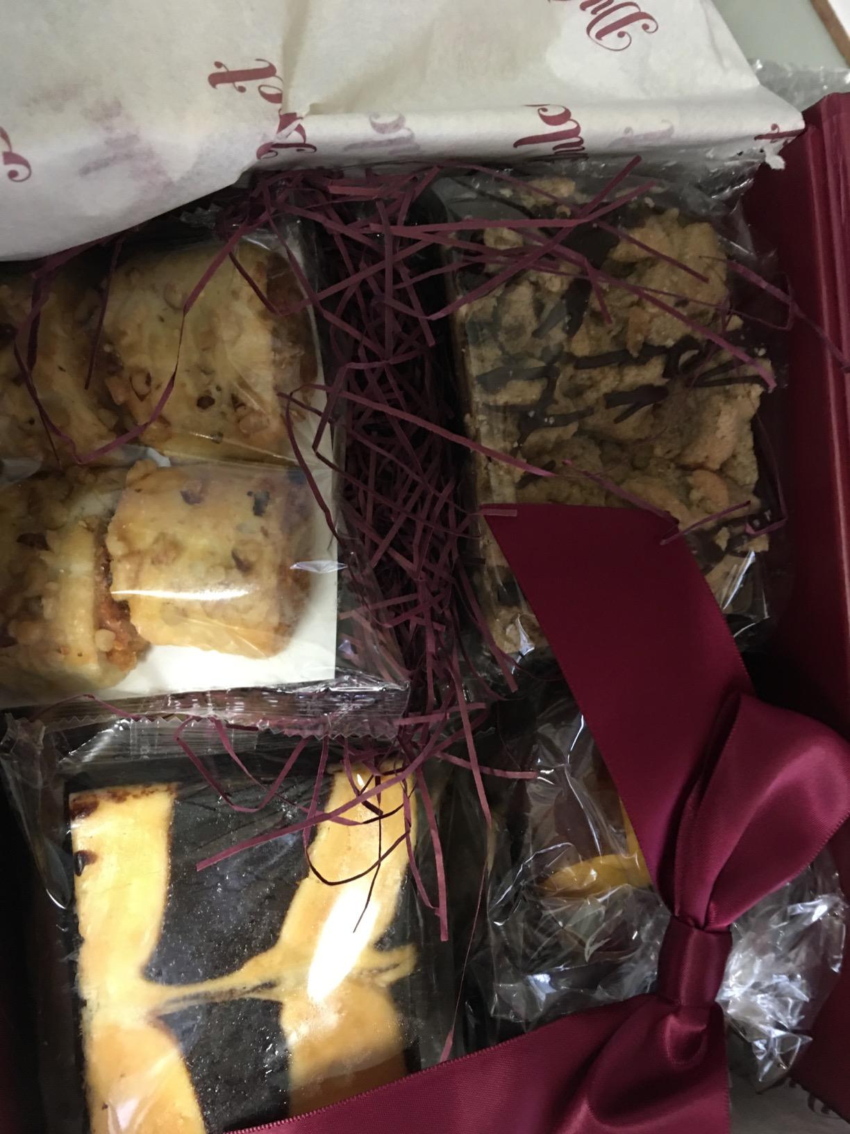 Dulcet Gift Basket - Premium Fresh Gourmet Baked Goods Gift Box for All Occasions - Assorted Brownies, Crumb Cakes, Rugelach & Muffins - Elegant Bakery Dessert Box customer photo 1