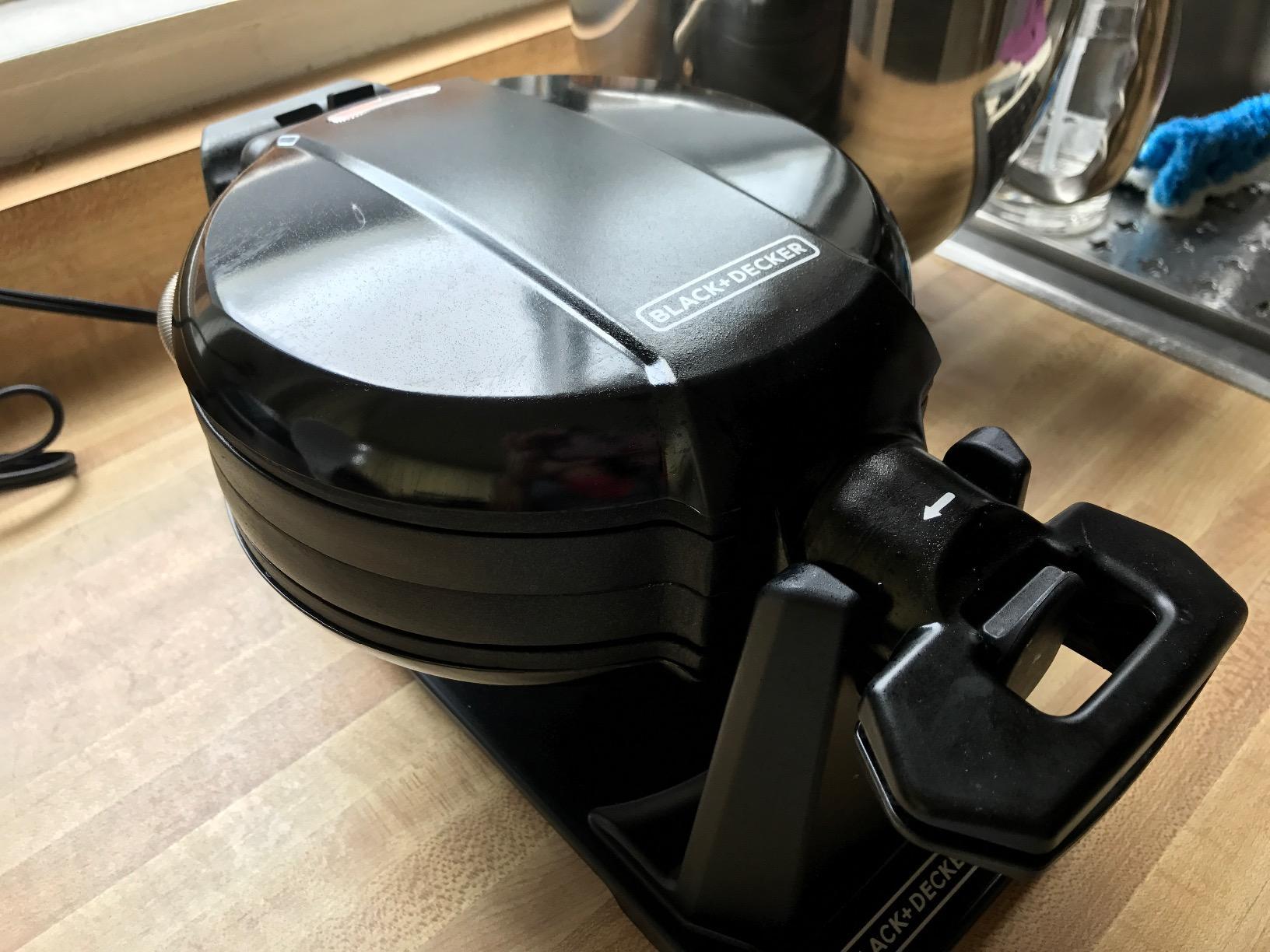 BLACK+DECKER Rotating Waffle Maker, Black, WMD200B customer photo 2