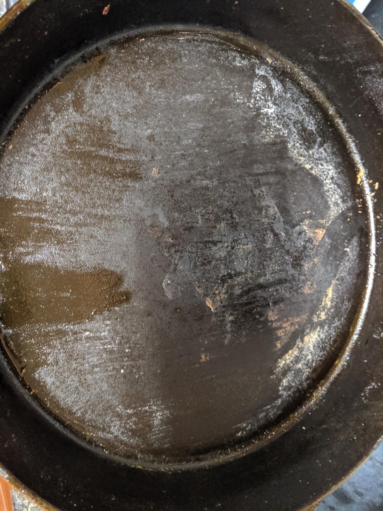 Bayou Classic 7439 16-in Cast Iron Double-Handled Skillet w/Pour Spouts customer photo 1