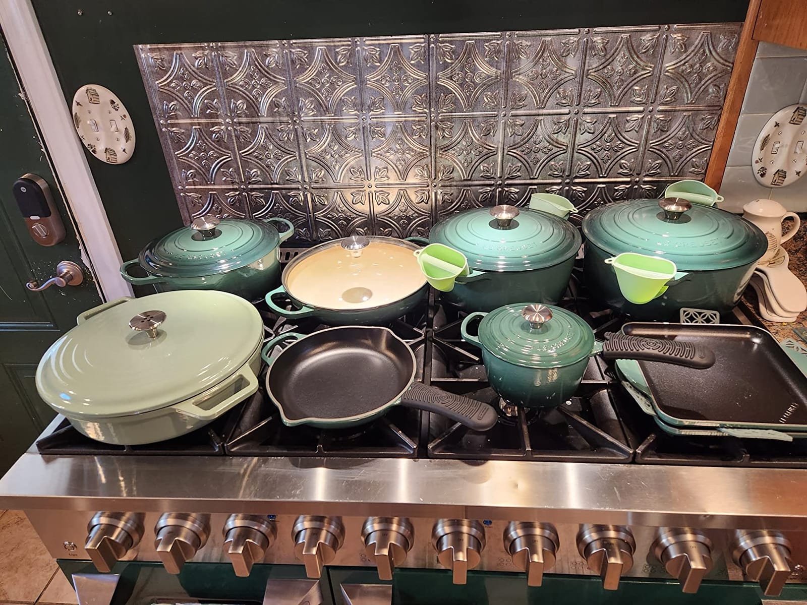 Le Creuset Enameled Cast Iron Round Dutch Oven, 2 qt., Cerise customer photo 2