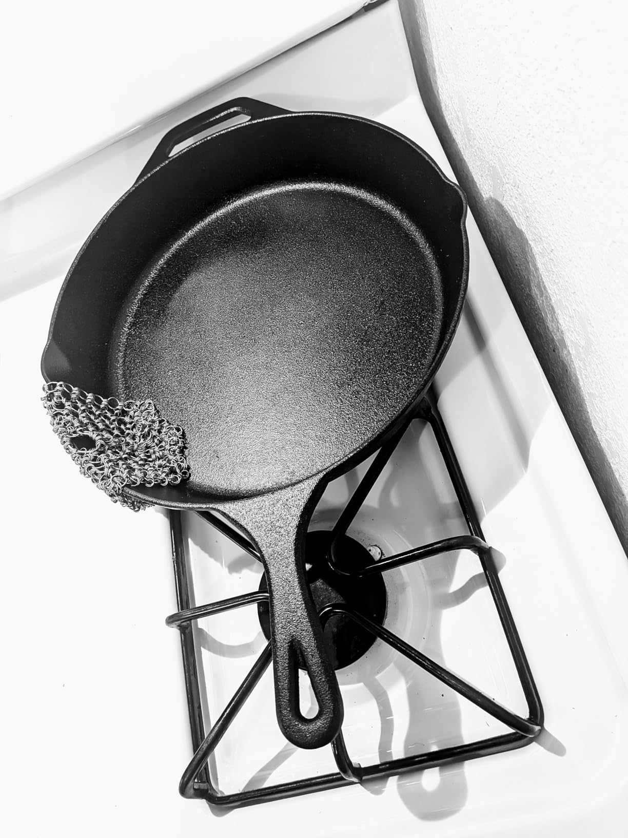 Utopia Kitchen Cast Iron Skillet 12 Inch Pre-Seasoned PFAS-Free Black | Chef Pan, Even Heat Distribution, Stovetop, Oven, Campfire and Grill Safe, Large Skillet, Indoor Outdoor Use customer photo 2