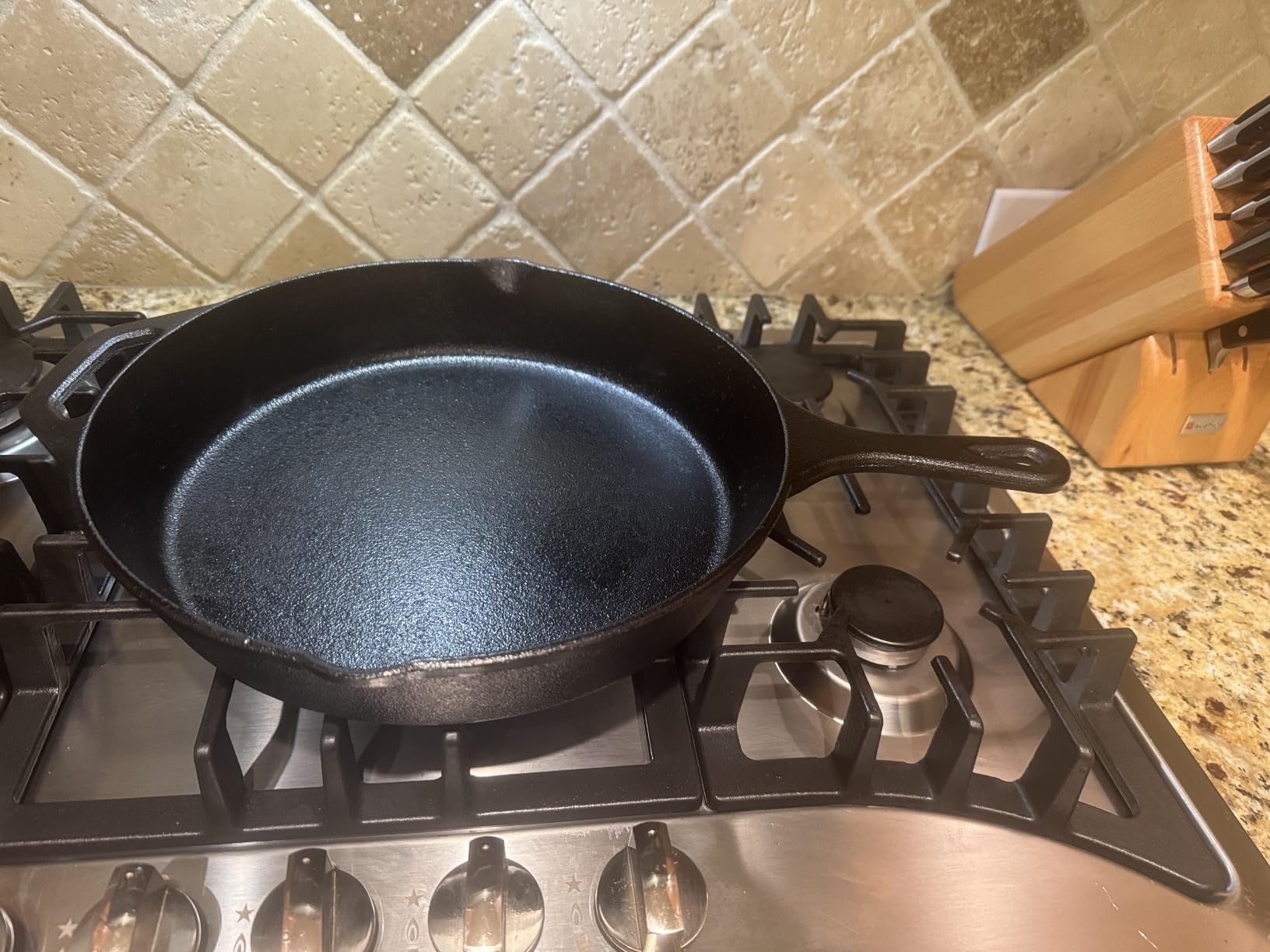 Utopia Kitchen Cast Iron Skillet 10.25 Inch Pre-Seasoned PFAS-Free Black customer photo 1