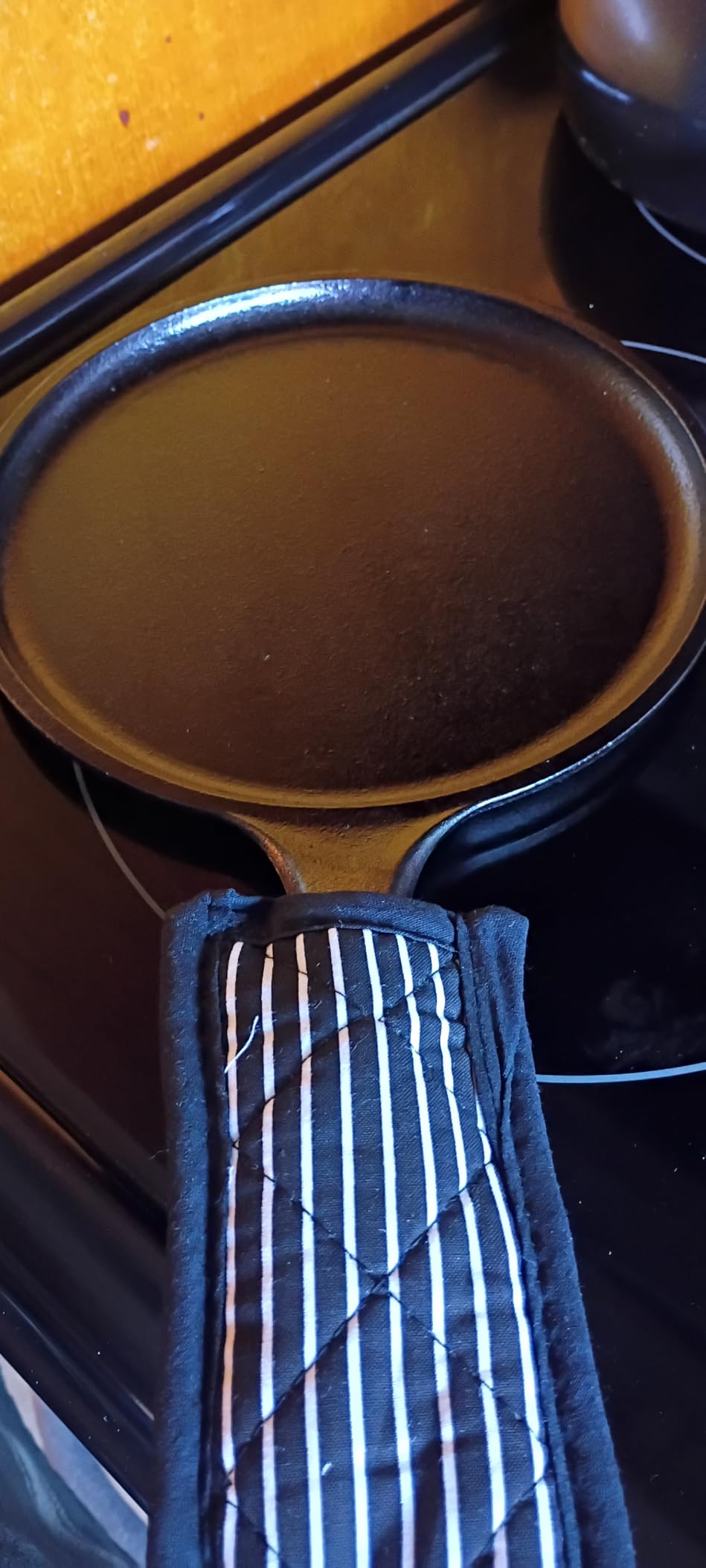 Lodge Pre-Seasoned Cast Iron Round Griddle, 8 Inches customer photo 1