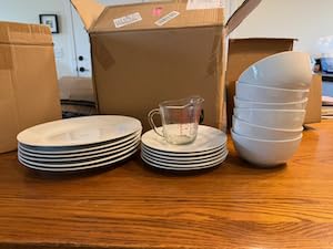 Amazon Basics Porcelain Dinnerware Set, Microwave and Dishwasher Safe, Service for 6, 18-Piece, Plates, Bowls, White customer photo 2