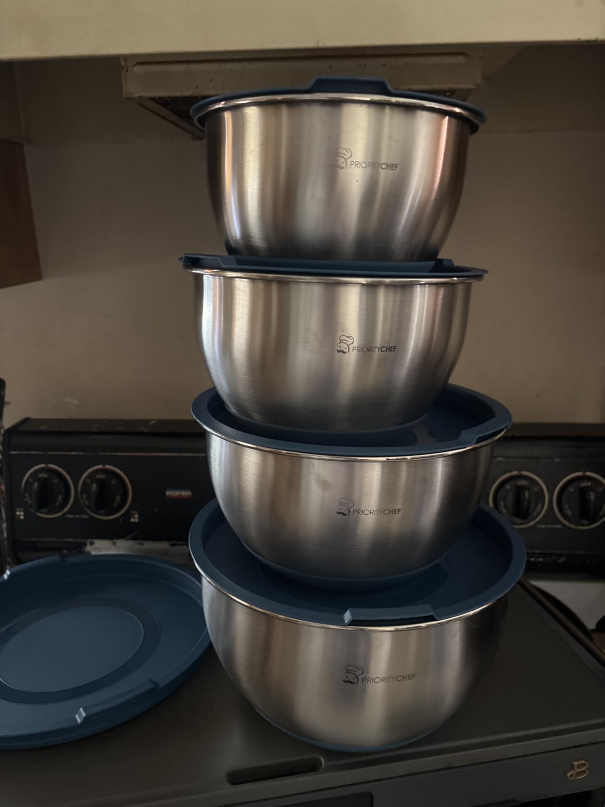 Premium Mixing Bowls With Lids Set, Airtight Lids, Thicker Stainless Steel, Non-Slip Base, 5 Nesting Steel Bowls 1.5/2/3/4/5 Qt customer photo 1