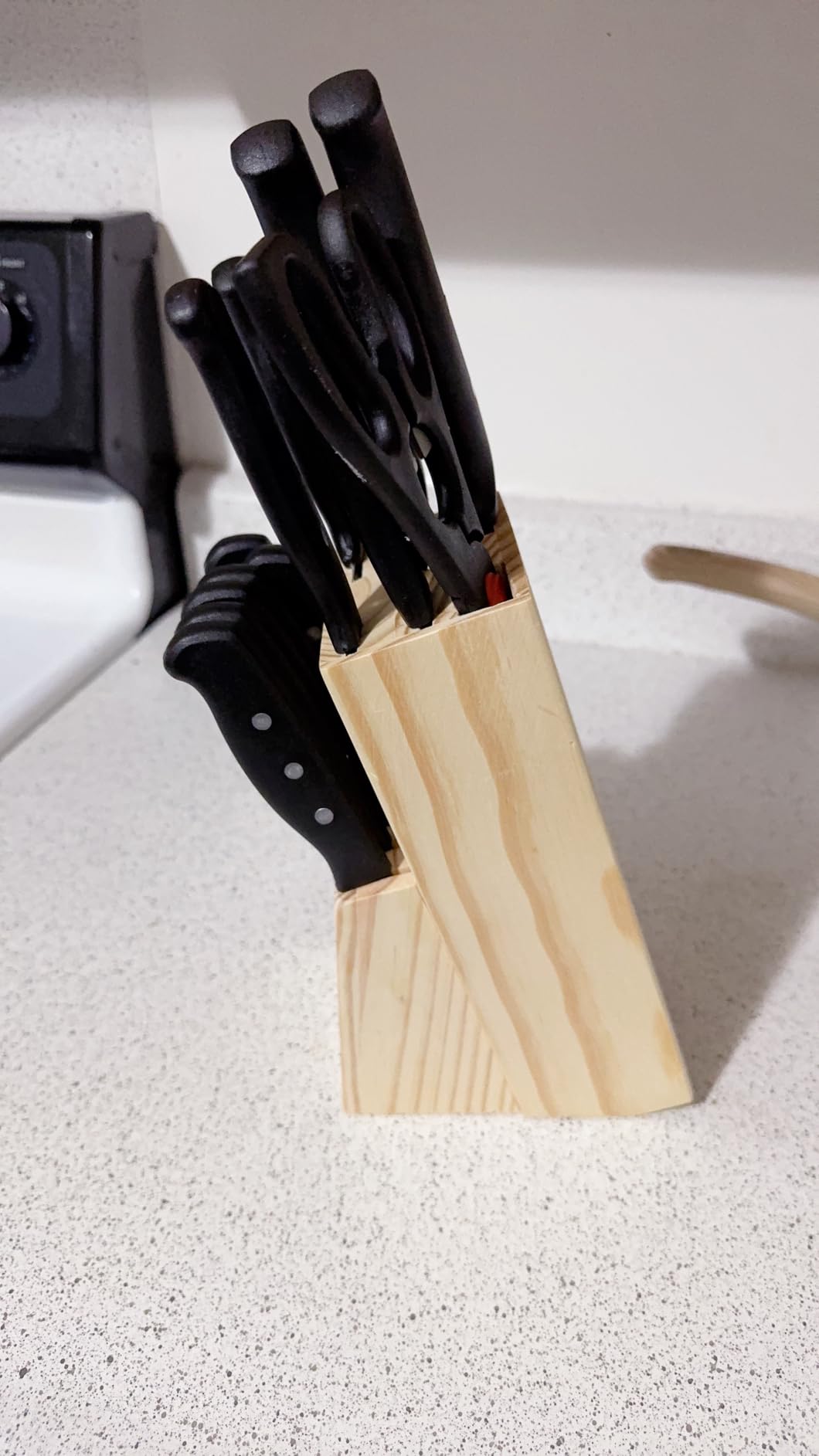 Farberware Knife Block Set 22-Piece Kitchen Knife Set with High-Carbon Stainless Steel Blades, Non-Slip Handles, Chef Knife, Santoku, Steak Knives, Scissors customer photo 2