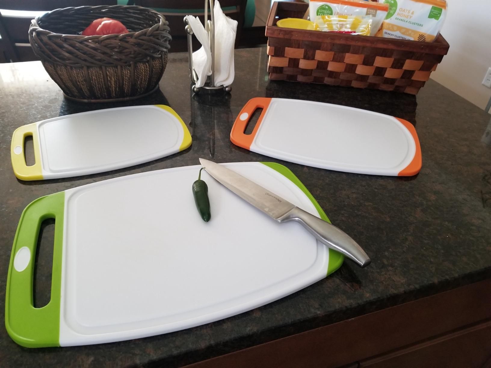 GORILLA GRIP BPA-Free Reversible Kitchen Cutting Board Set of 3, US Designed, Nonporous, Juice Grooves Catch Liquid, Slip Resistant Border, Dishwasher Safe, Durable Large Food Chopping Boards, Black customer photo 1