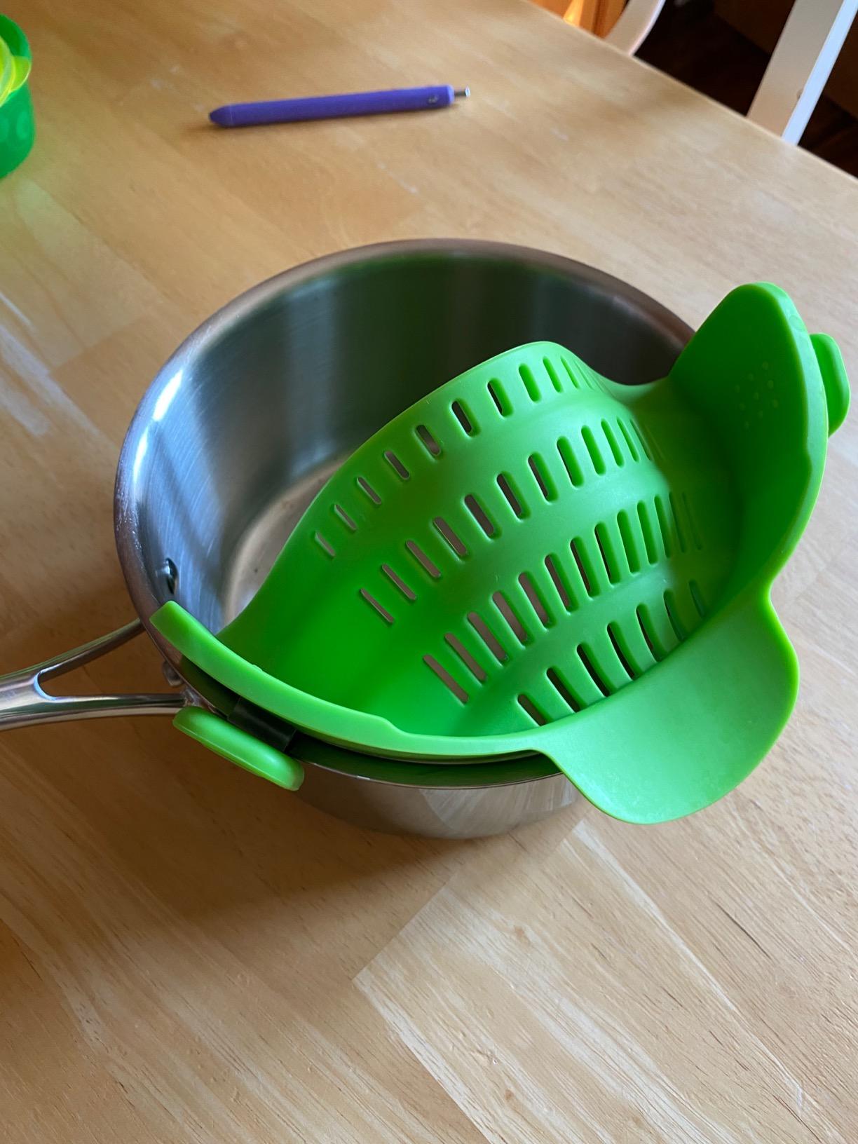 Kitchen Gizmo Snap N' Strain - Silicone Pasta Strainer Clip-On customer photo 1