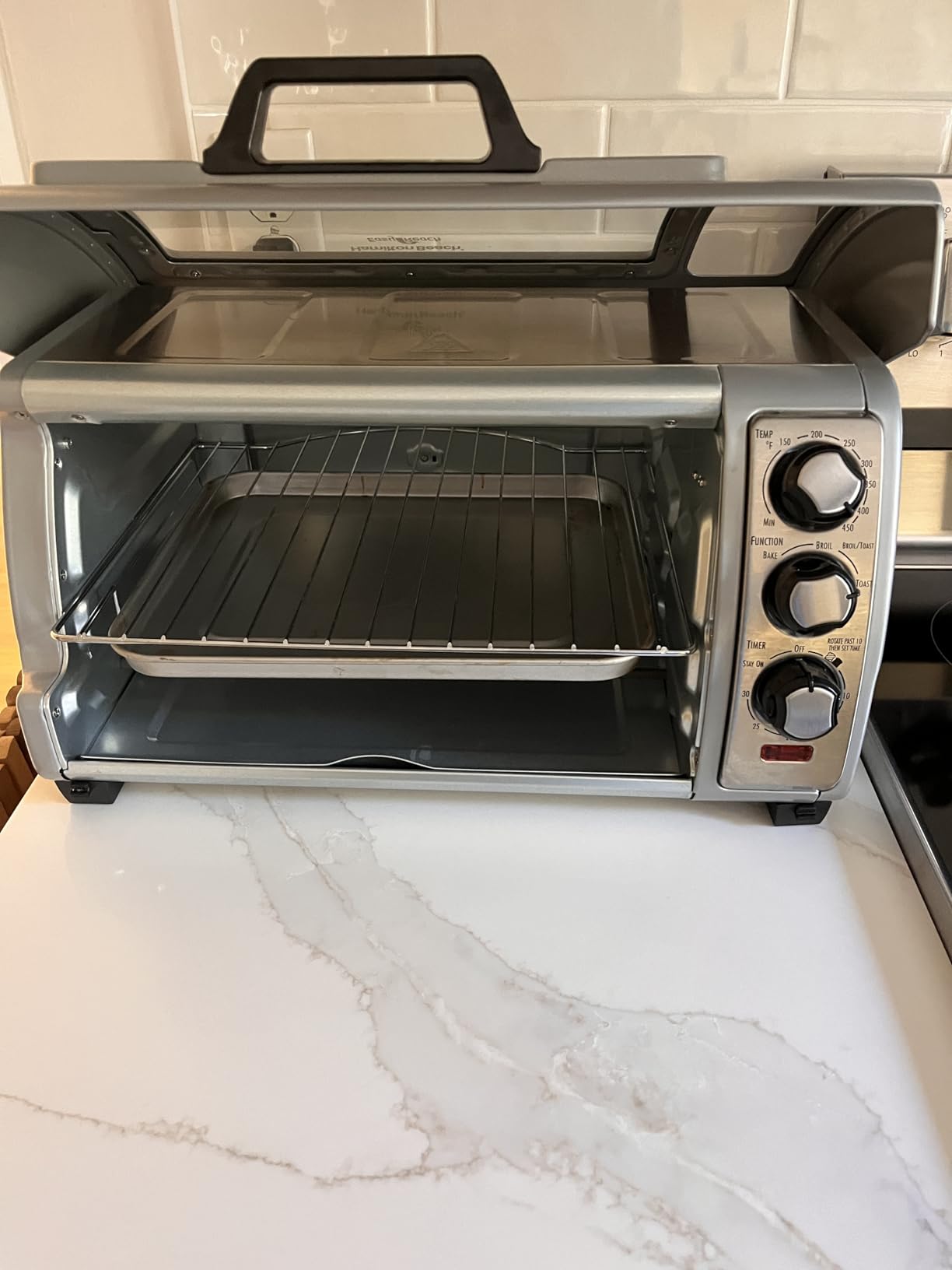 Hamilton Beach Easy Reach 6 Slice Countertop Toaster Oven customer photo 2