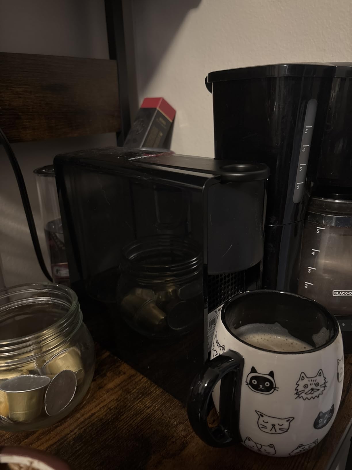 Breville Nespresso Original Essenza Mini Espresso Machine | Piano black compact espresso machine with 19 bar pressure, 25 second heat-up and 2 programmable cup sizes: Espresso, Lungo customer photo 2