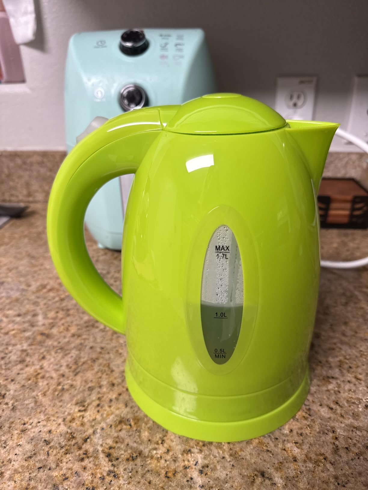 OVENTE Electric Kettle, 1.7L Fast Boiling Water Heater for Coffee or Tea, BPA Free with Water Level Gauge, Auto Shut-Off, Boil-Dry Protection, Indicator Light and Removable Filter, Black KP72B customer photo 1
