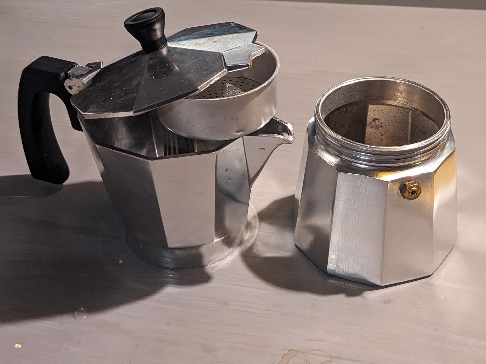 GROSCHE Milano Moka Stovetop Espresso Coffee Maker (3 Cup / 150 ml, White) customer photo 2