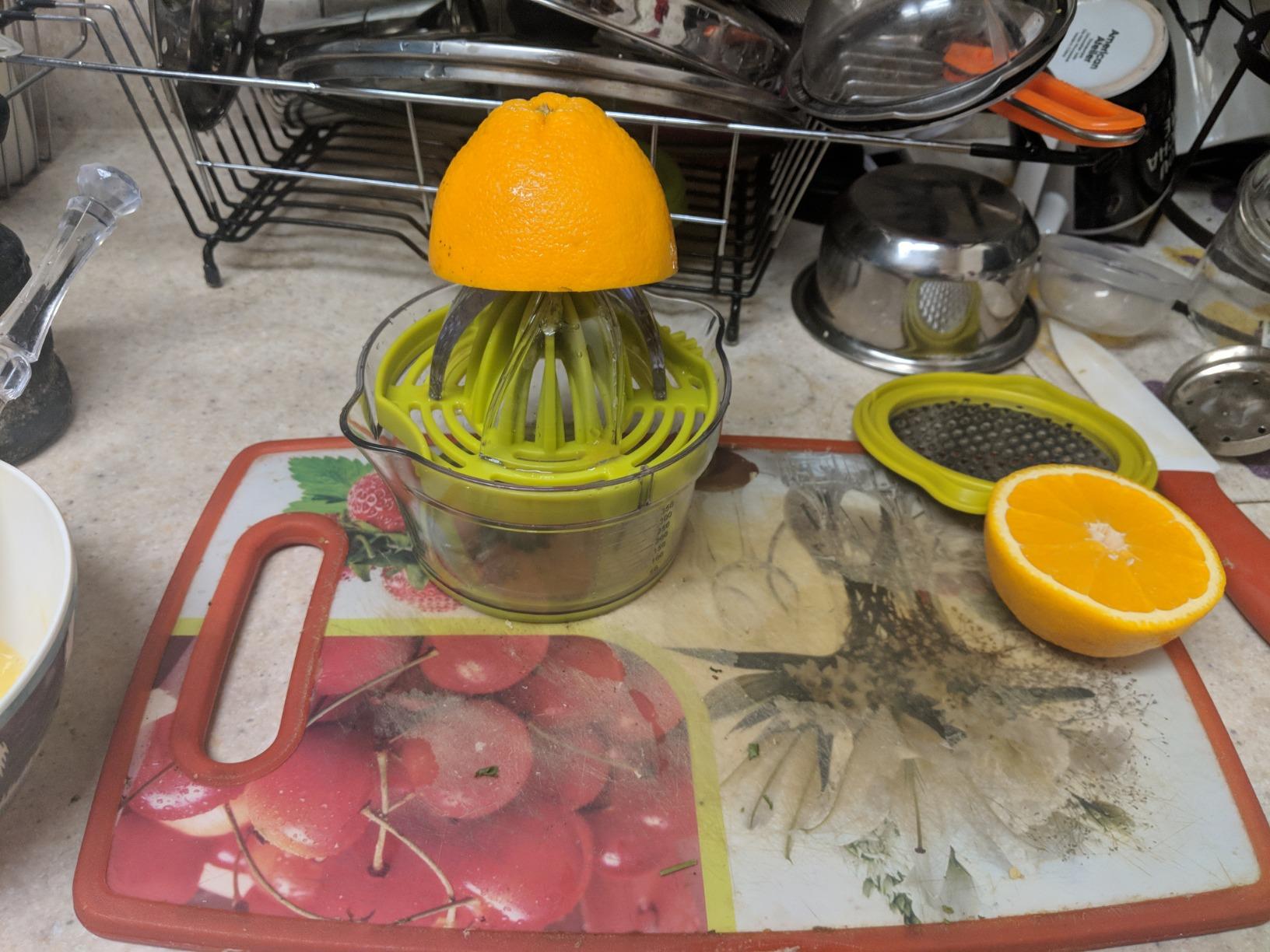 Drizom Citrus Lemon Orange Juicer Manual Hand Squeezer with Built-in Measuring Cup and Grater, 12OZ, Green customer photo 1