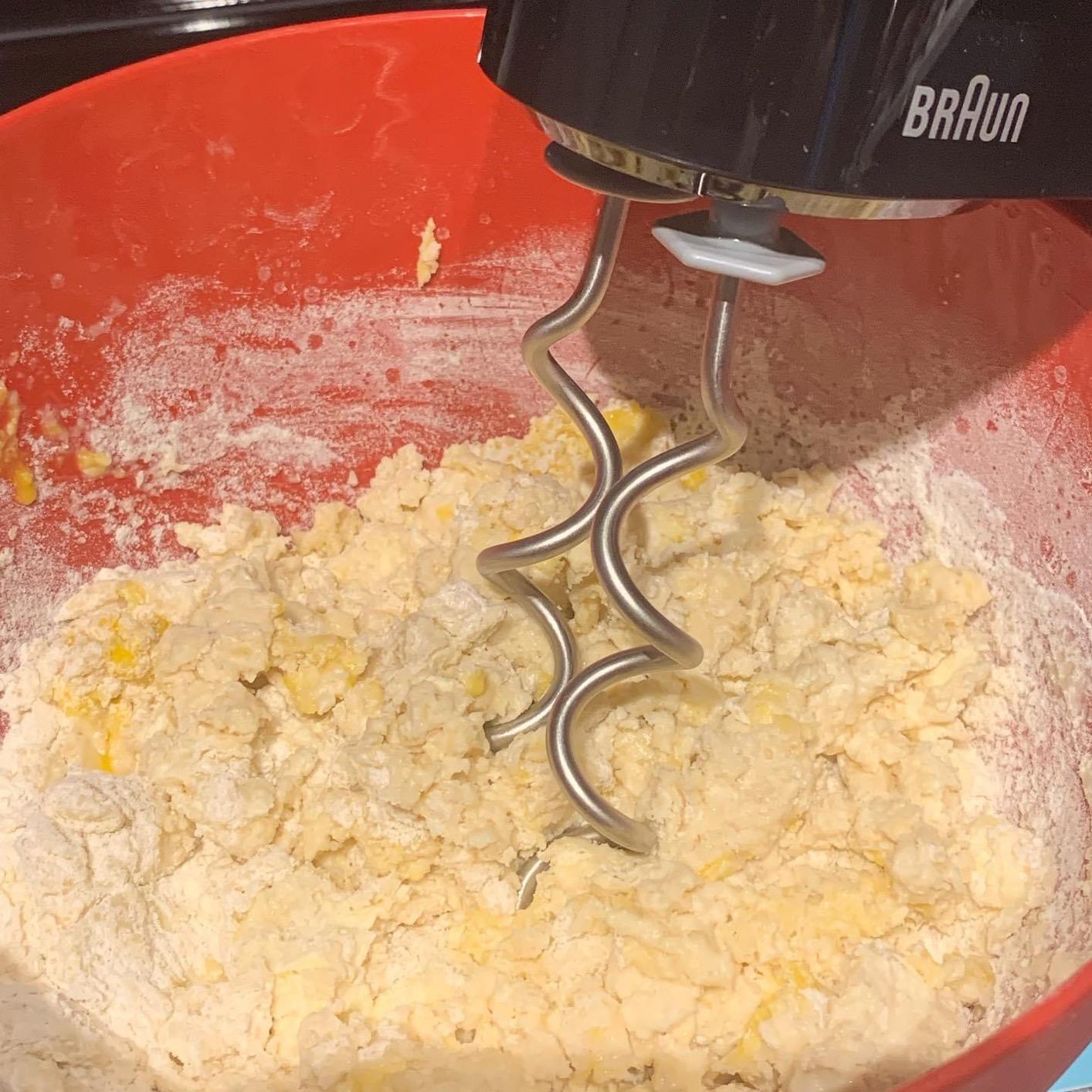 Braun MultiMix 5 Hand Mixer, SmartMix Tech, 350W, 9-Speed + Turbo | #1 Hand Blender Brand, Multi-Speed, Easy to Clean, Single Hand Control Technology, Multi-Whisk, Ergonomic Handle customer photo 2
