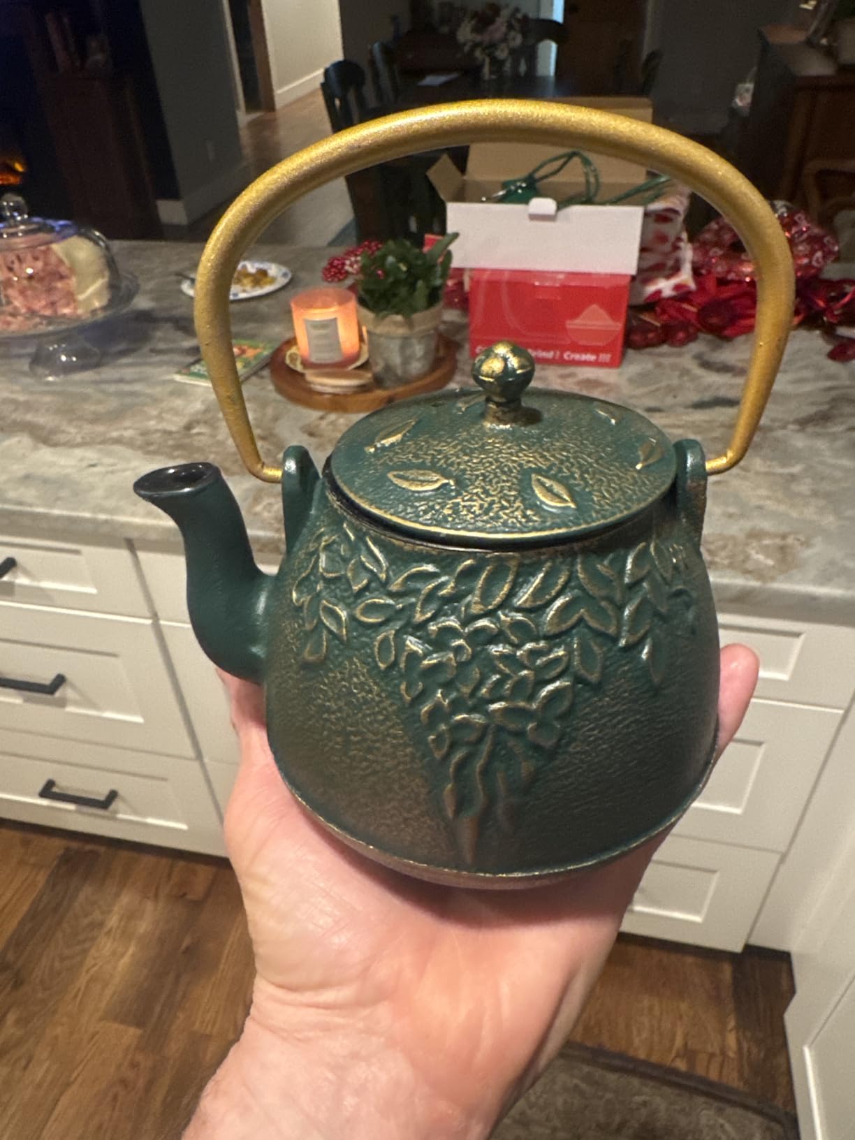TOPTIER Japanese Teapot with Stainless Steel Infuser, Cast Iron Tea Kettle Stovetop Safe, Leaf Design Coated with Enameled Interior for 32 Ounce (950 ml), Light Green customer photo 2