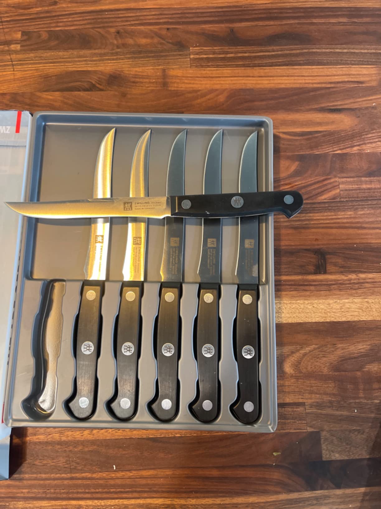 ZWILLING Gourmet 6-Piece Razor-Sharp German Steak Knife Set, Dishwasher Safe customer photo 1