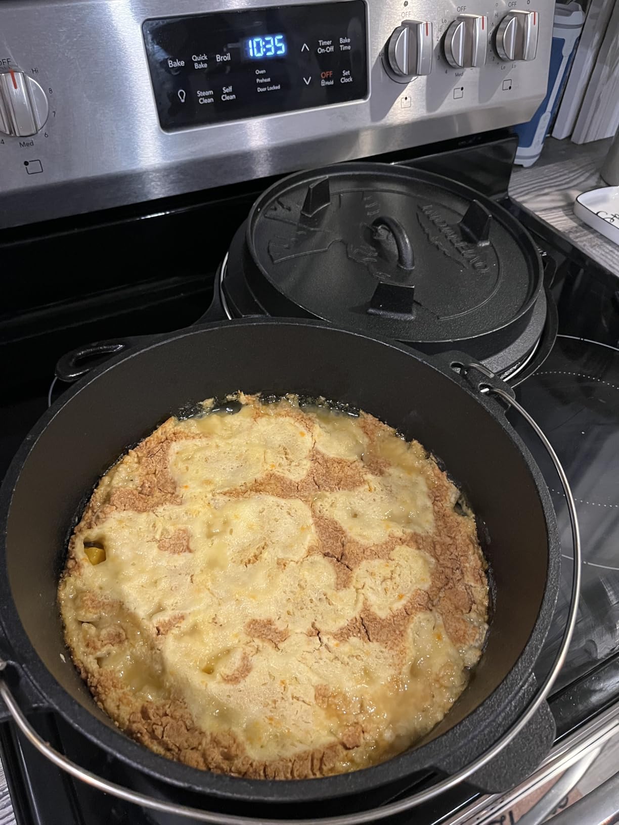 Overmont 6QT Cast Iron Dutch Oven - Pre-Seasoned Pot with Lid Lifter & Legs customer photo 2