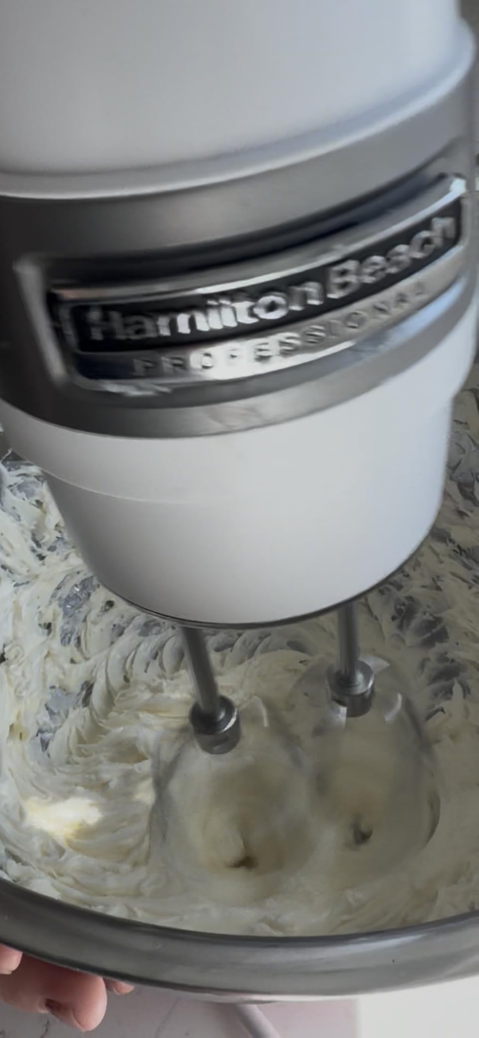 Hamilton Beach Professional 5-Speed Electric Hand Mixer with Snap-On Storage Case, QuickBurst, Stainless Steel Twisted Wire Beaters and Whisk, Mint (62658) customer photo 1