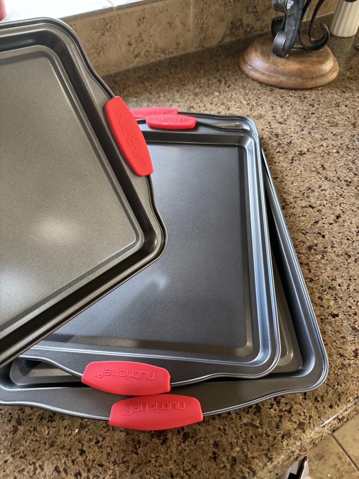 NutriChef 10-Piece Nonstick Kitchen Oven Baking Pans - Premium & Stylish Non-Stick Carbon Steel - Commercial Grade Restaurant Quality Metal Bakeware with Silicone Handles - Easy to Clean, NCSBS10S customer photo 2